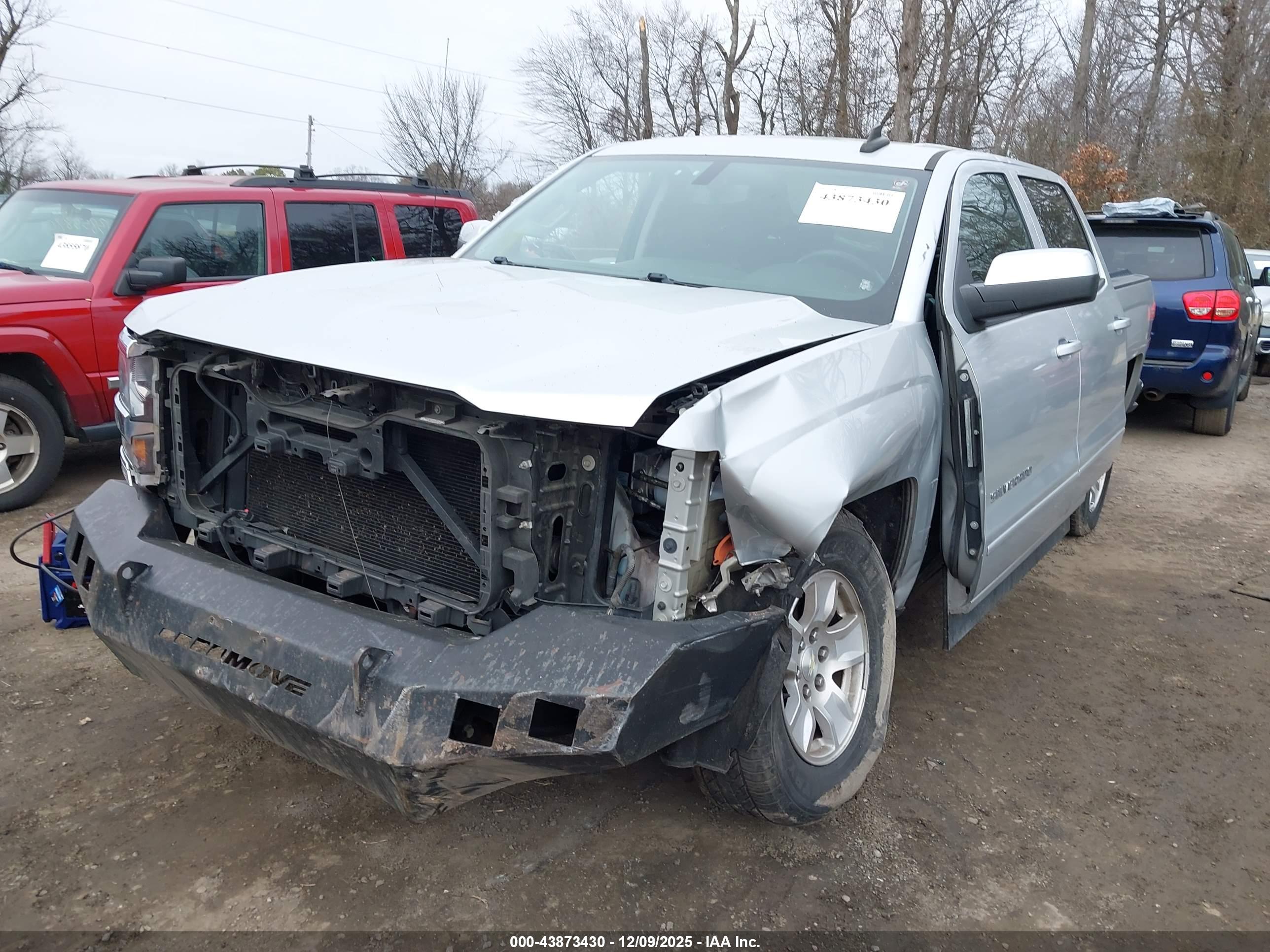 CHEVROLET SILVERADO image 6