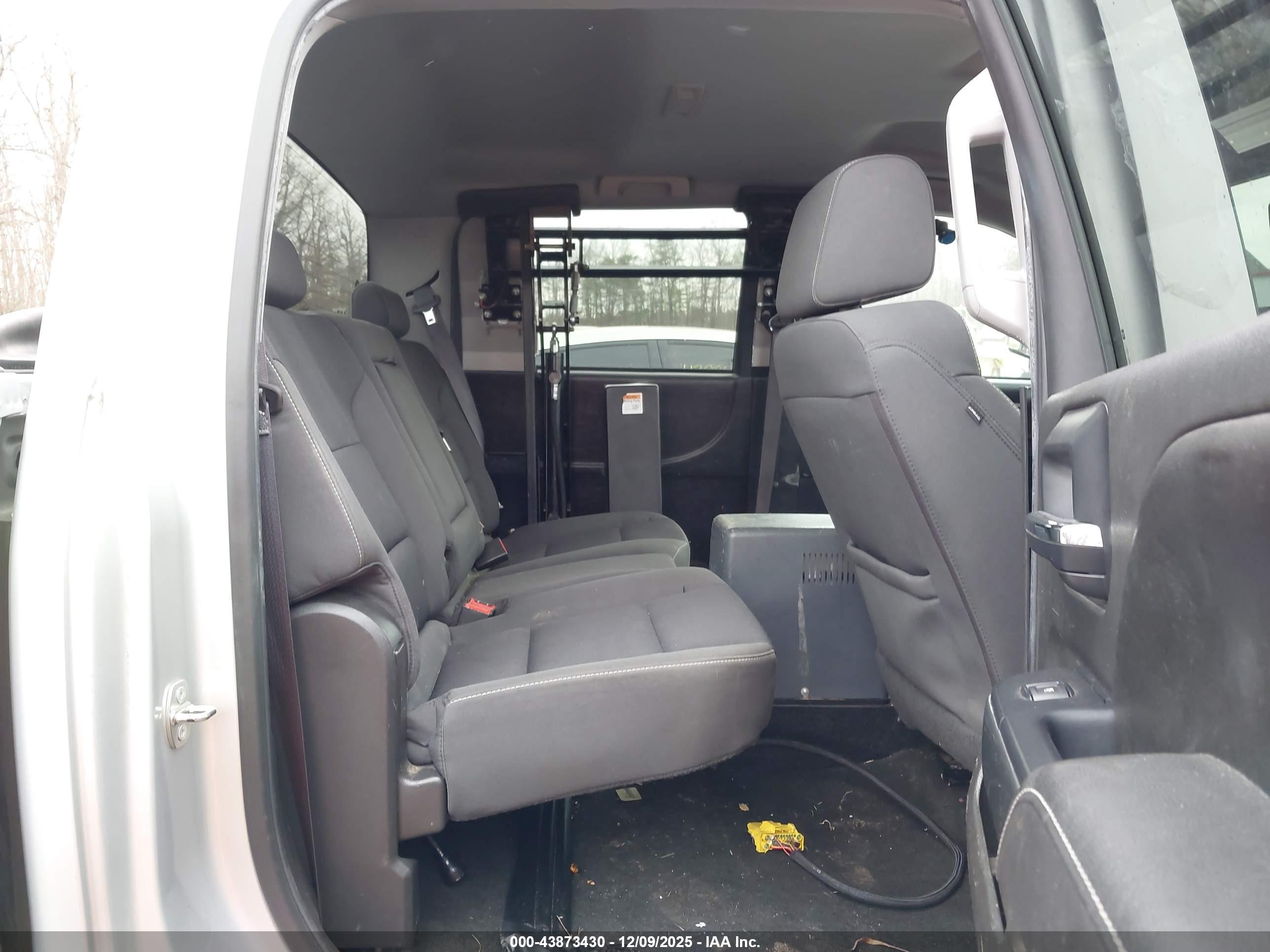 CHEVROLET SILVERADO image 8
