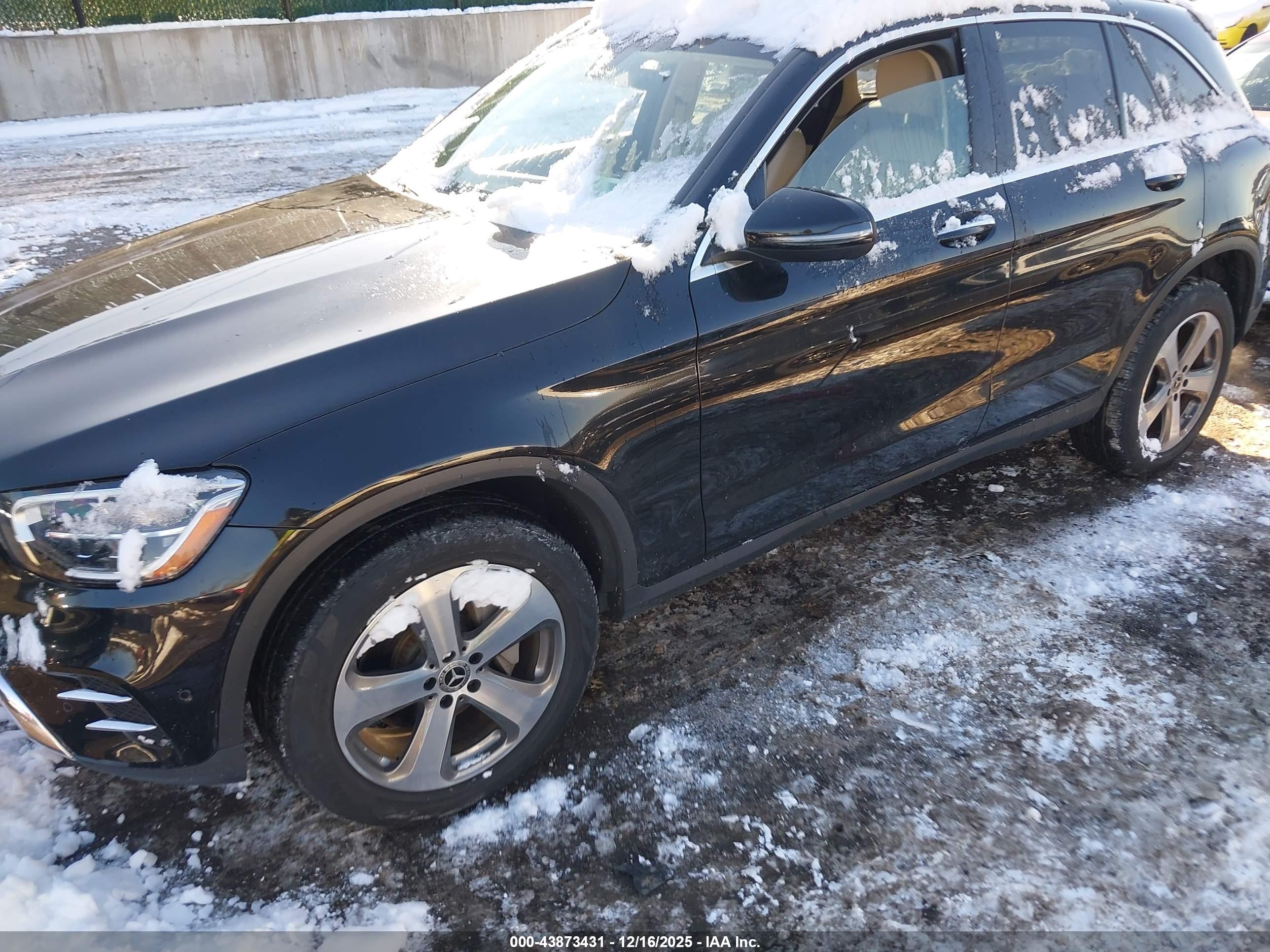 MERCEDES-BENZ GLC image 2