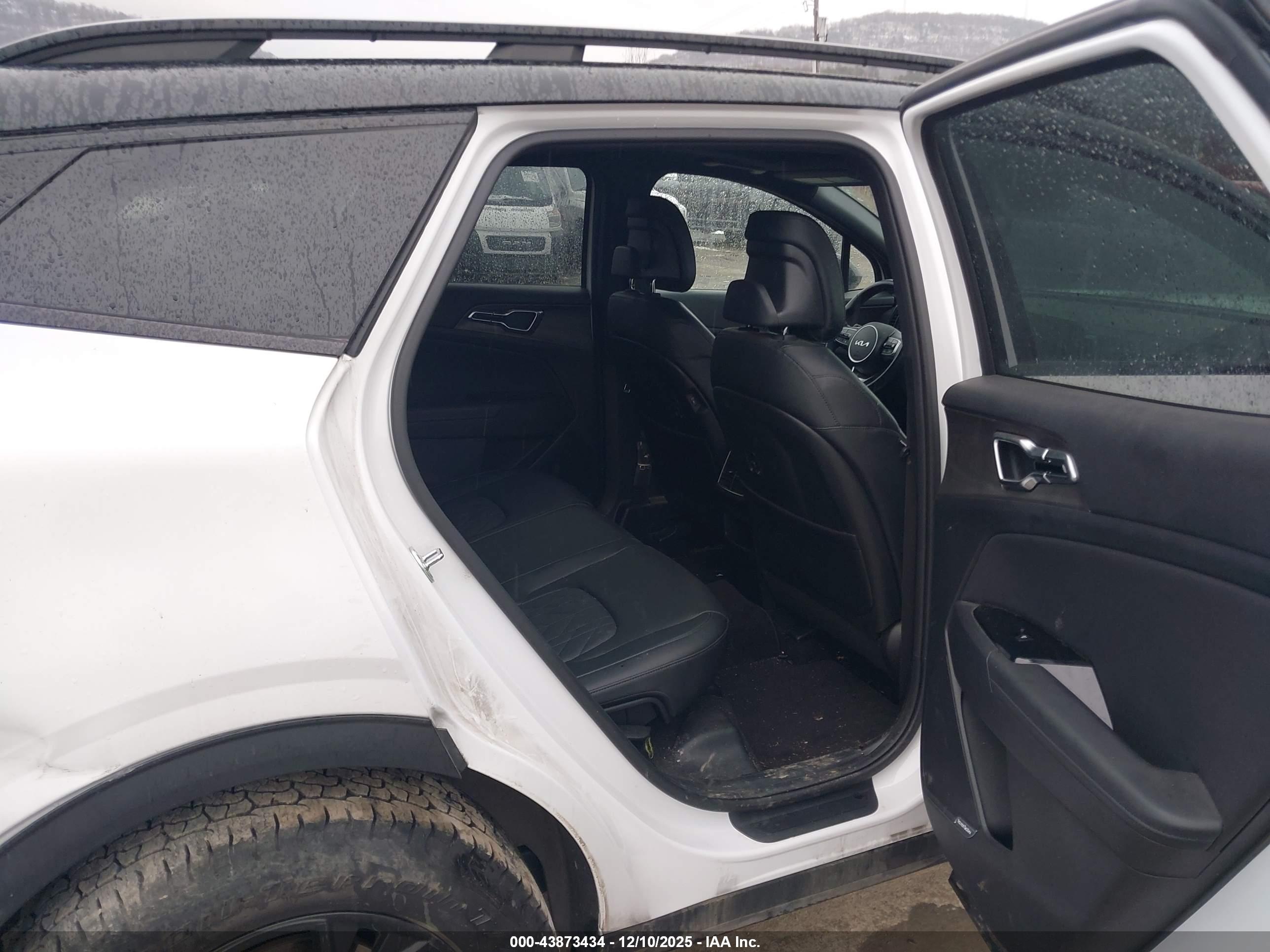 KIA SPORTAGE image 8
