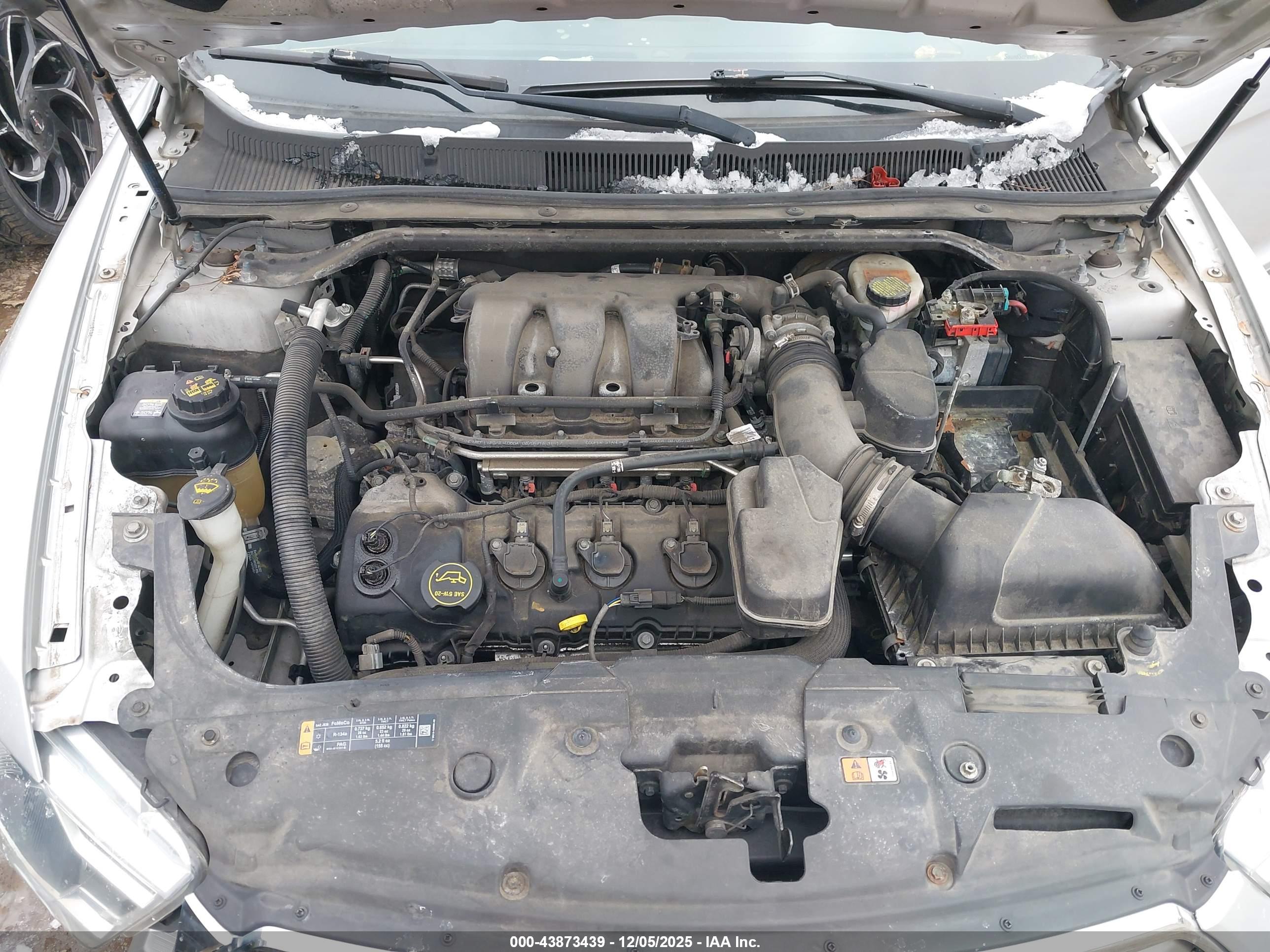FORD TAURUS image 10
