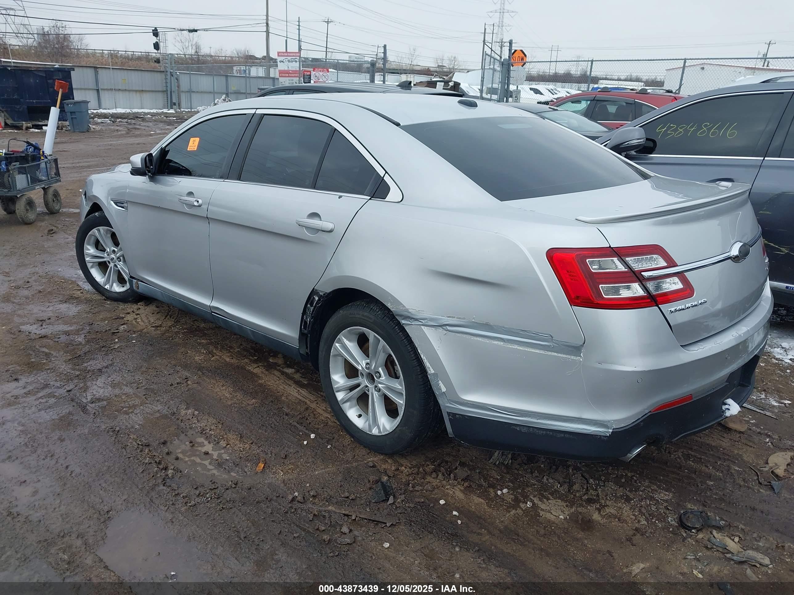 FORD TAURUS image 3