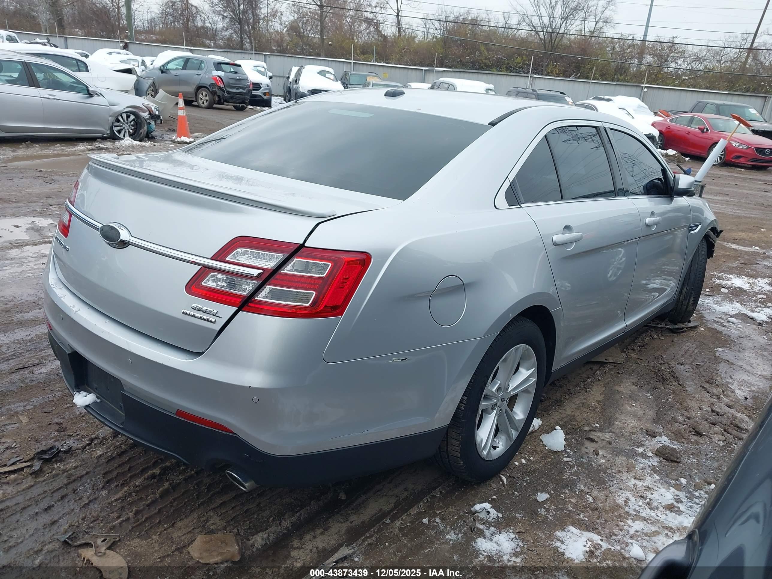 FORD TAURUS image 4