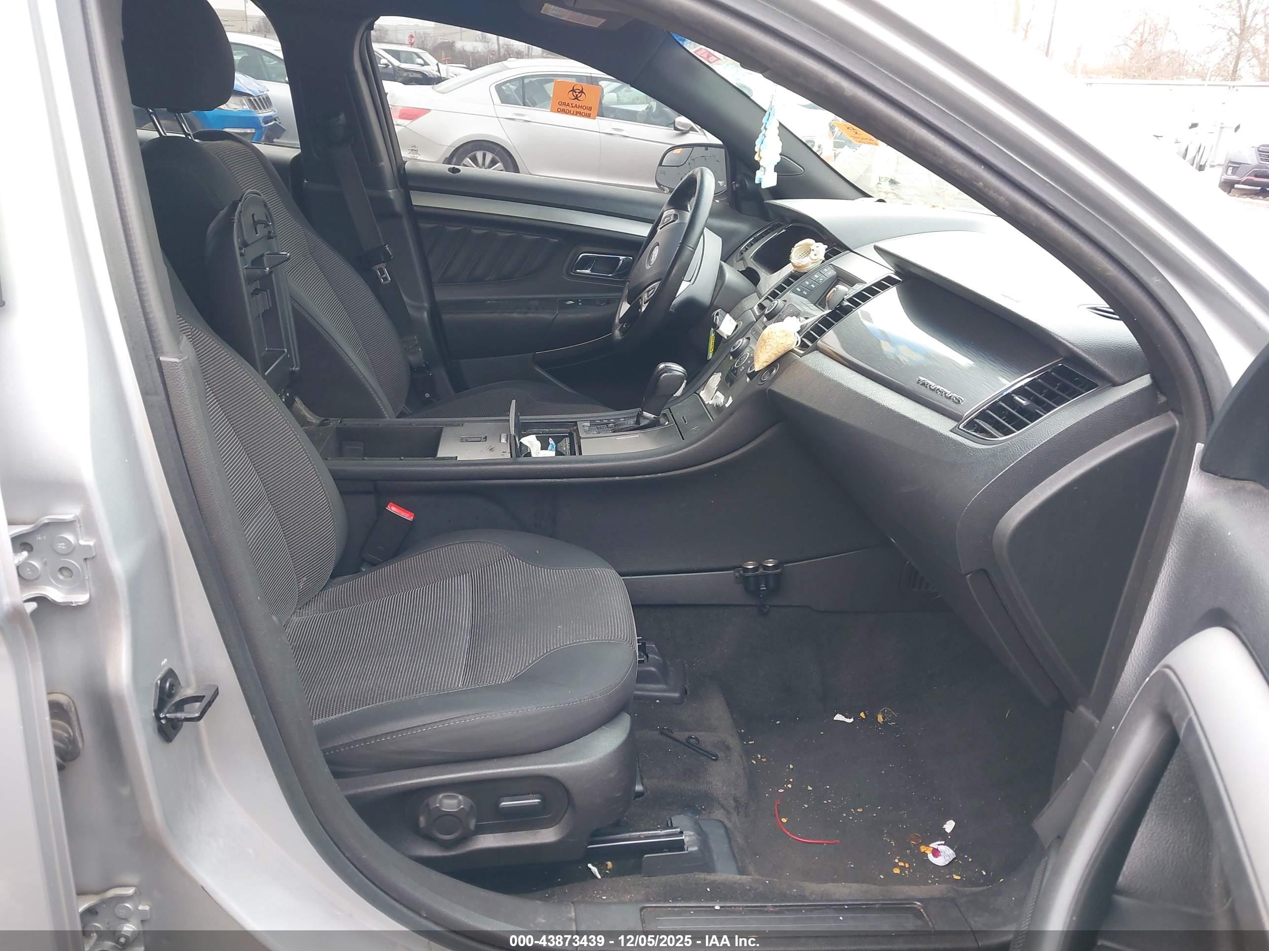 FORD TAURUS image 5