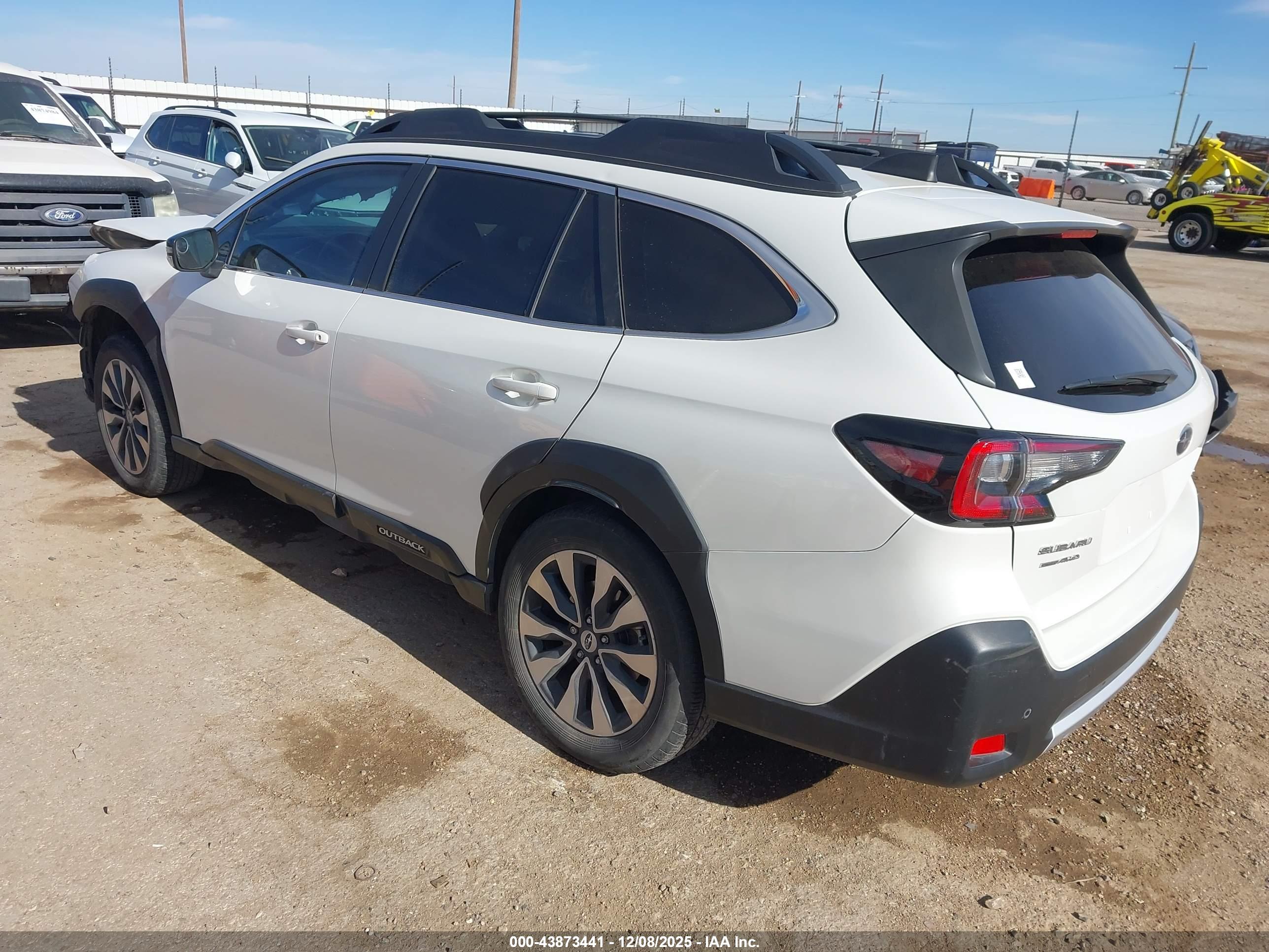 SUBARU OUTBACK image 3