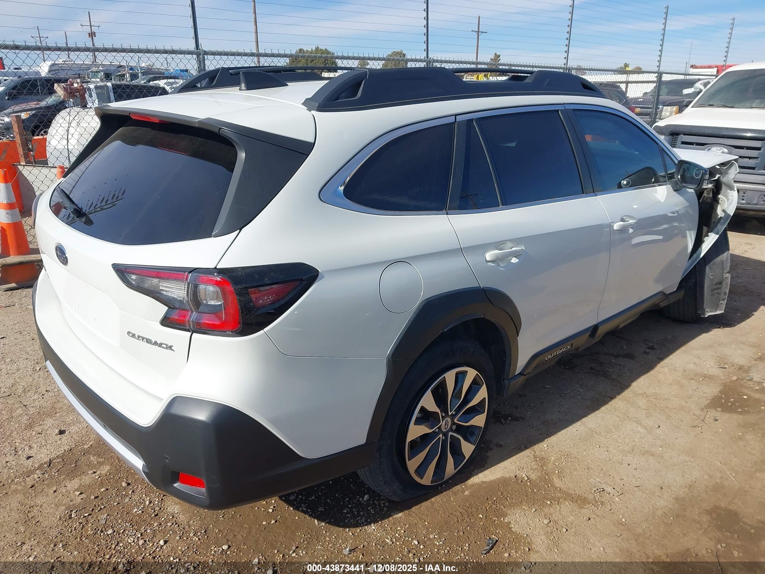 SUBARU OUTBACK image 4