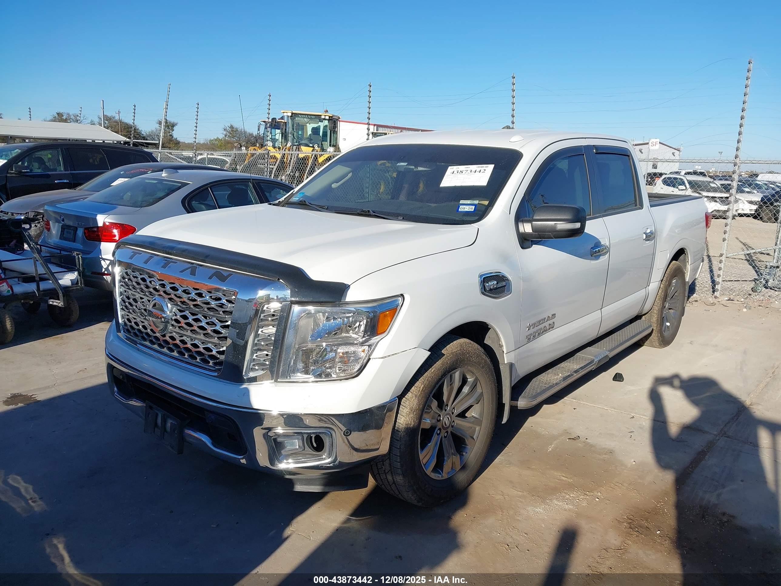 NISSAN TITAN image 2