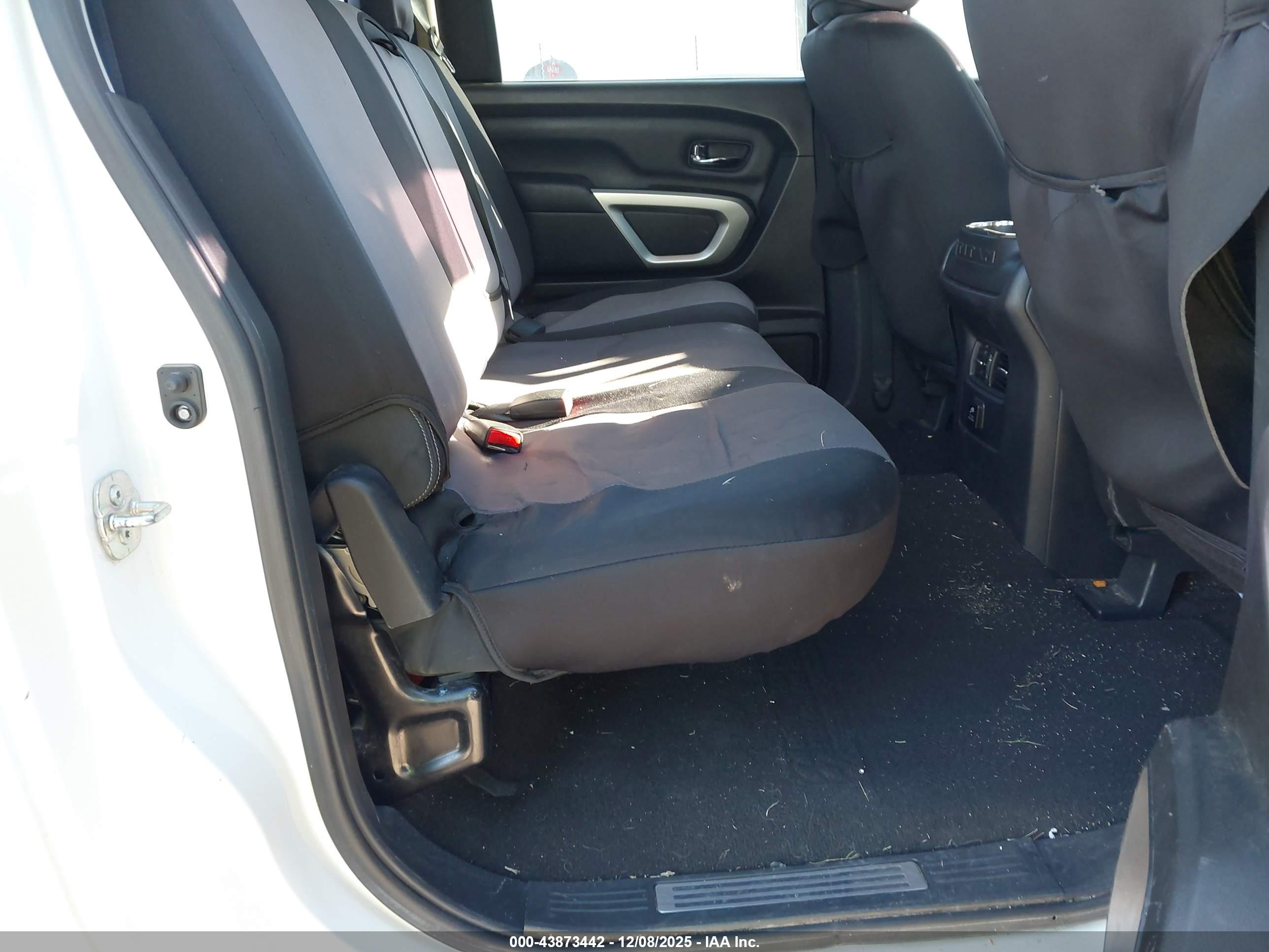 NISSAN TITAN image 8