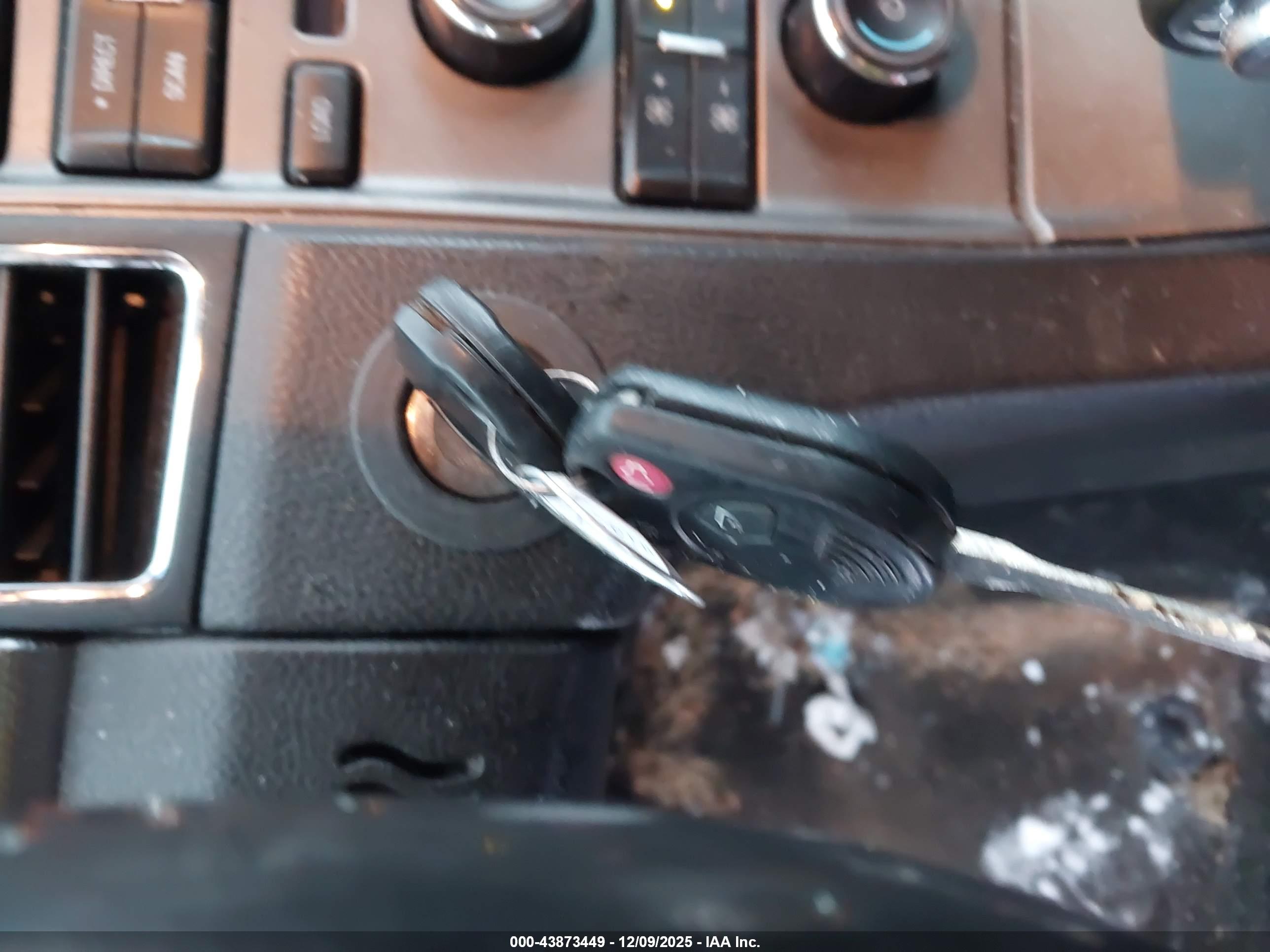 FORD TAURUS image 11