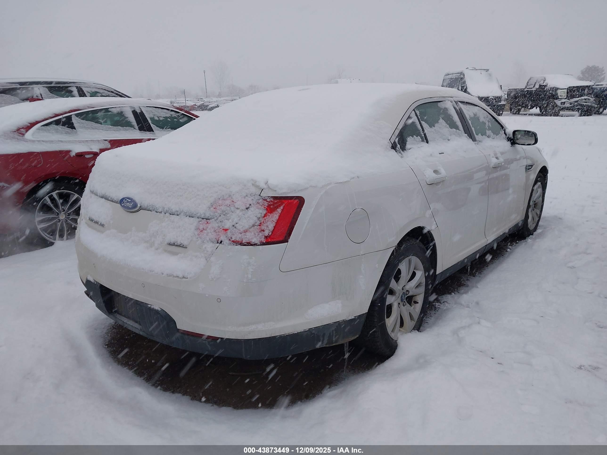 FORD TAURUS image 4