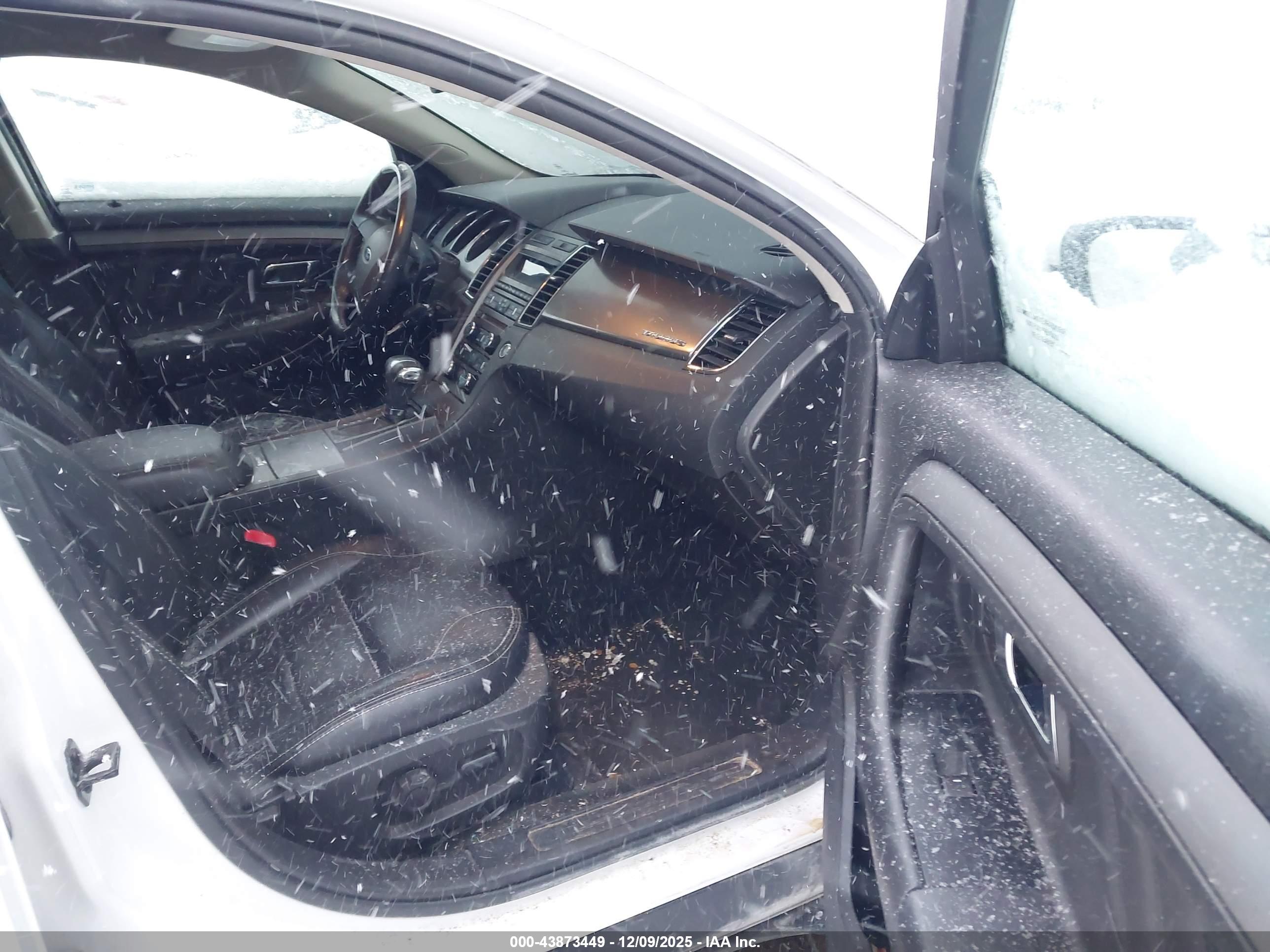 FORD TAURUS image 5