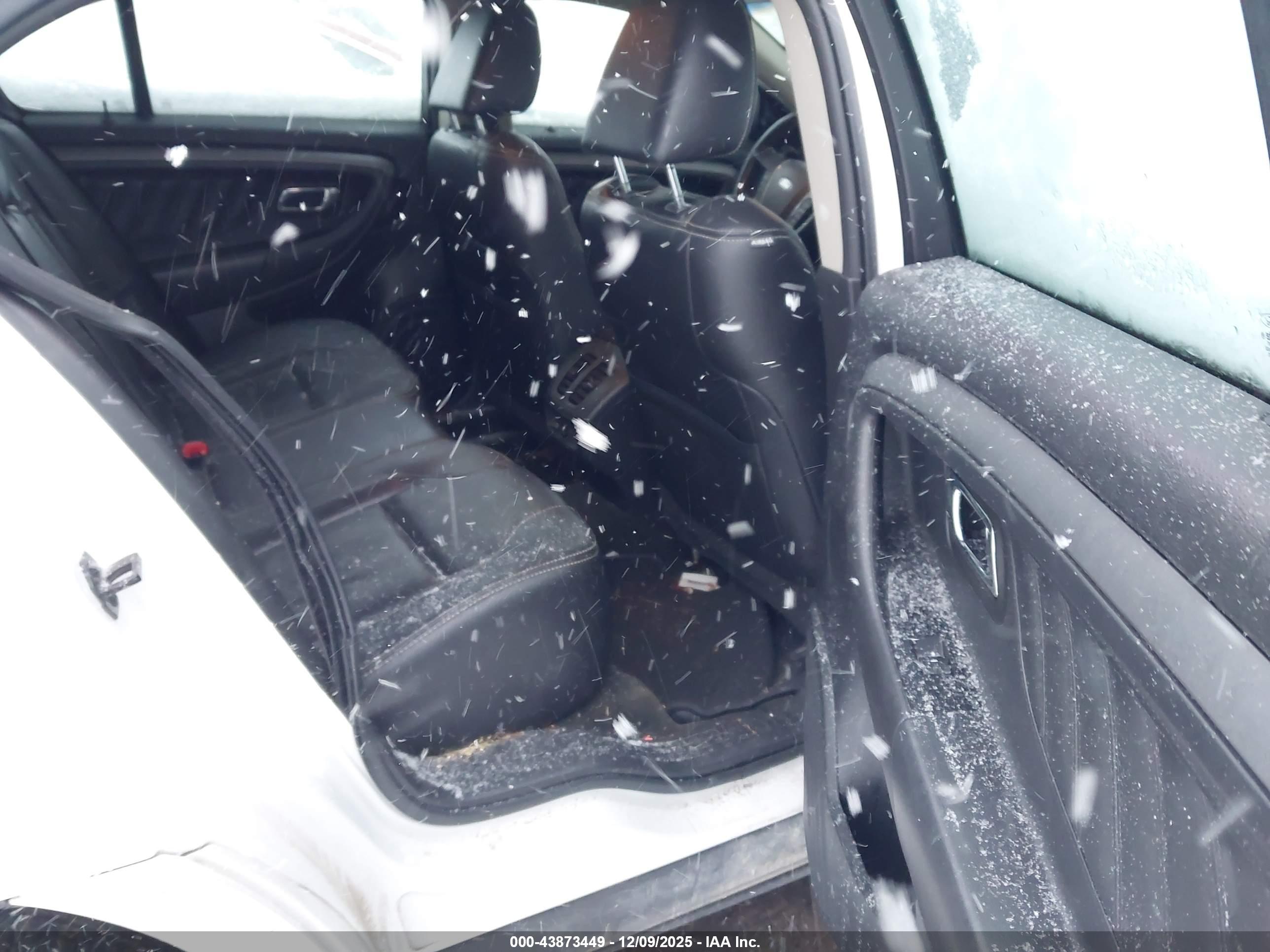 FORD TAURUS image 8