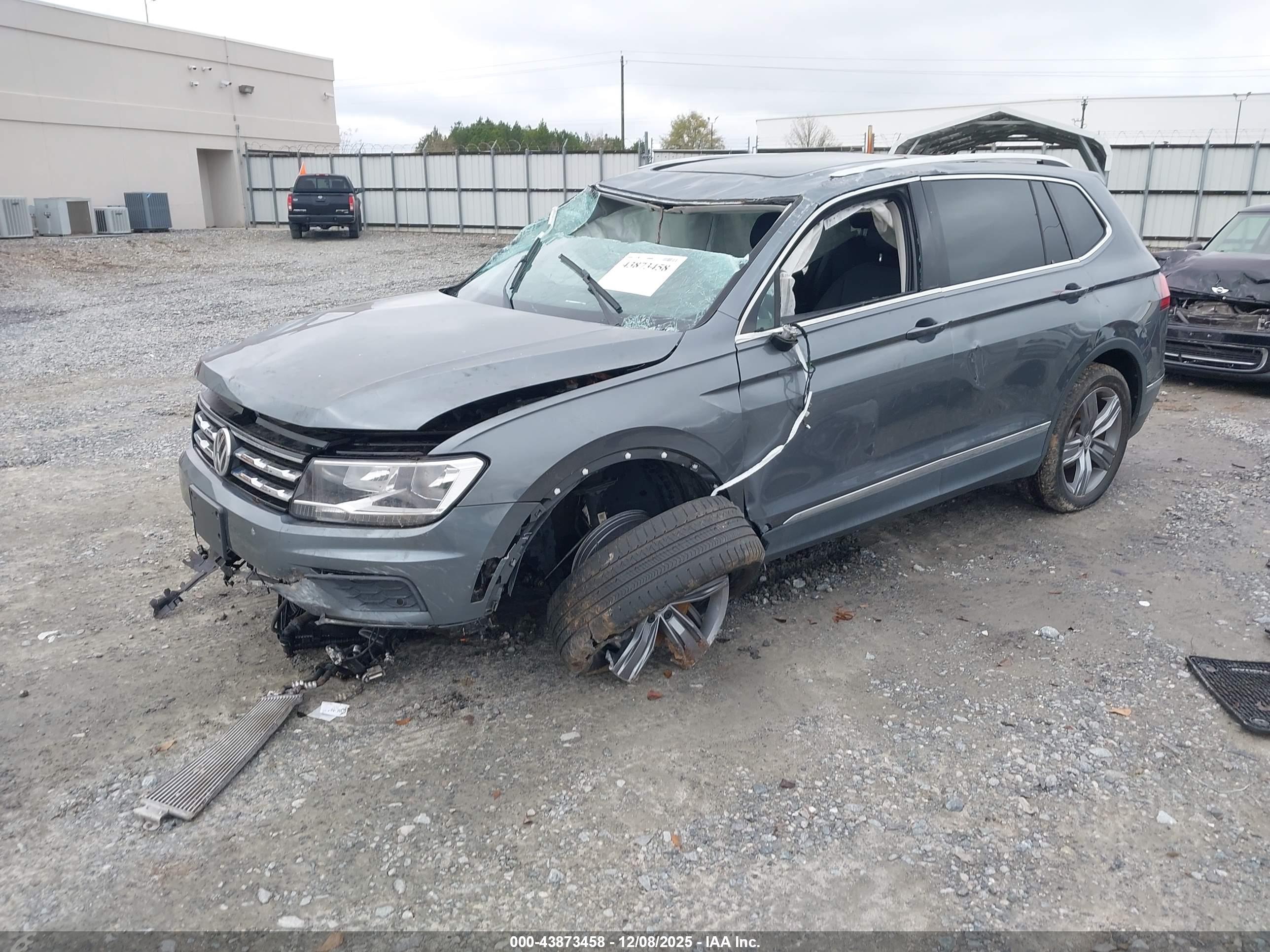 VOLKSWAGEN TIGUAN image 2