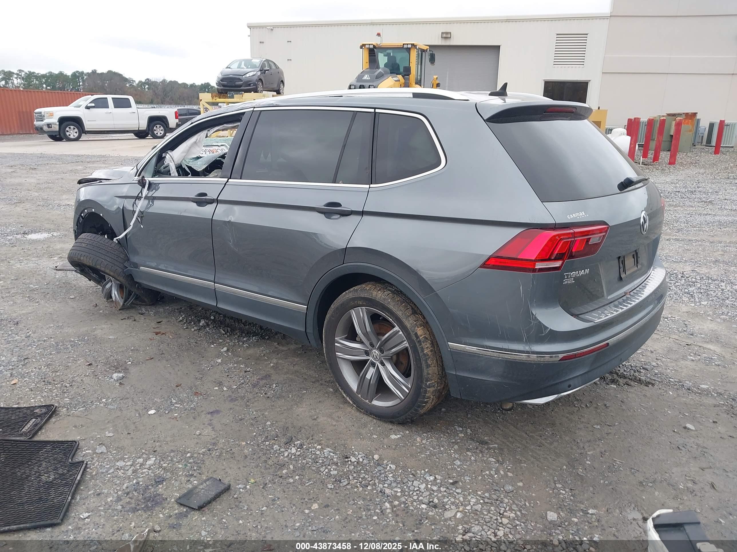 VOLKSWAGEN TIGUAN image 3