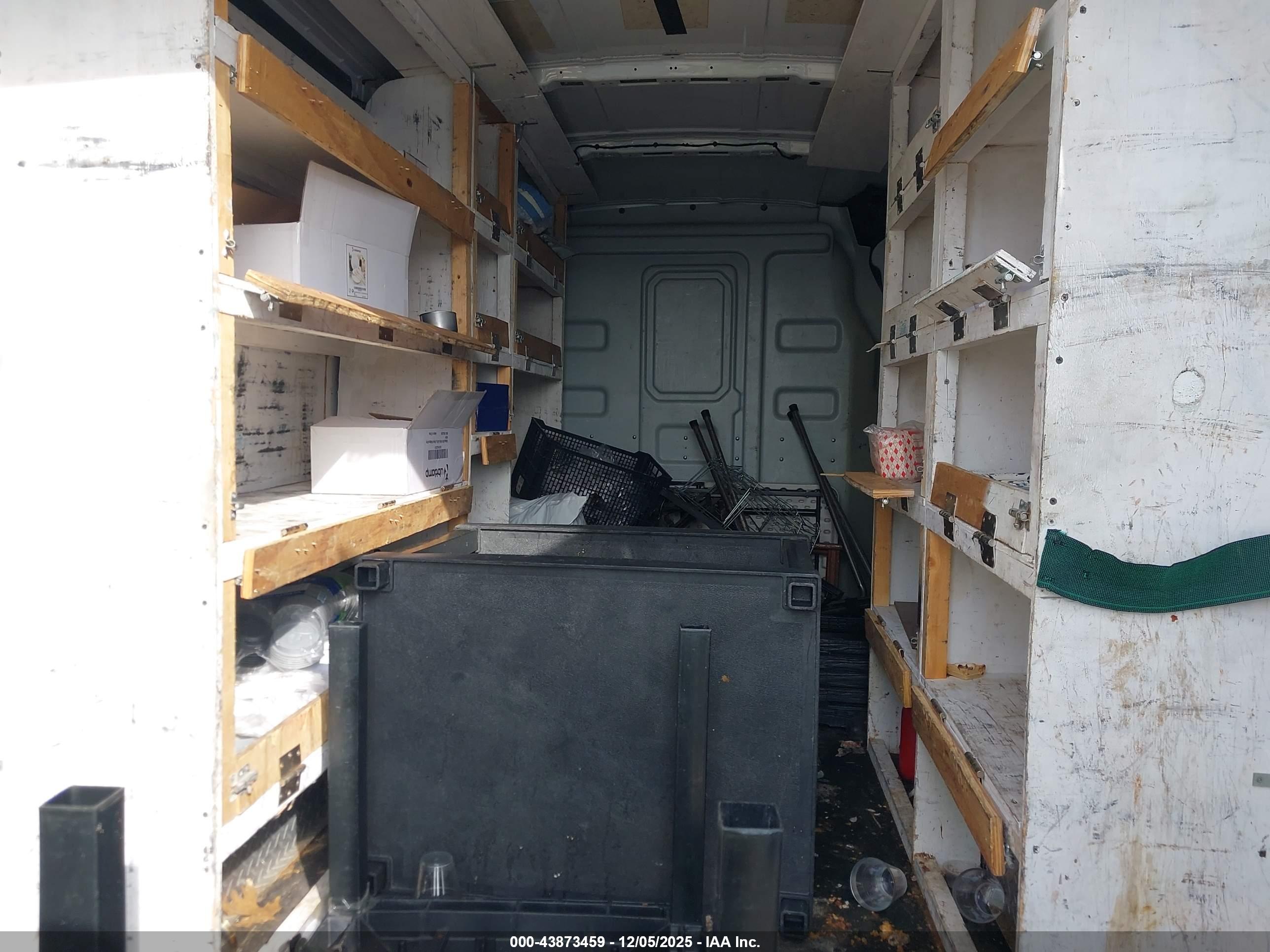 FORD TRANSIT-250 image 8