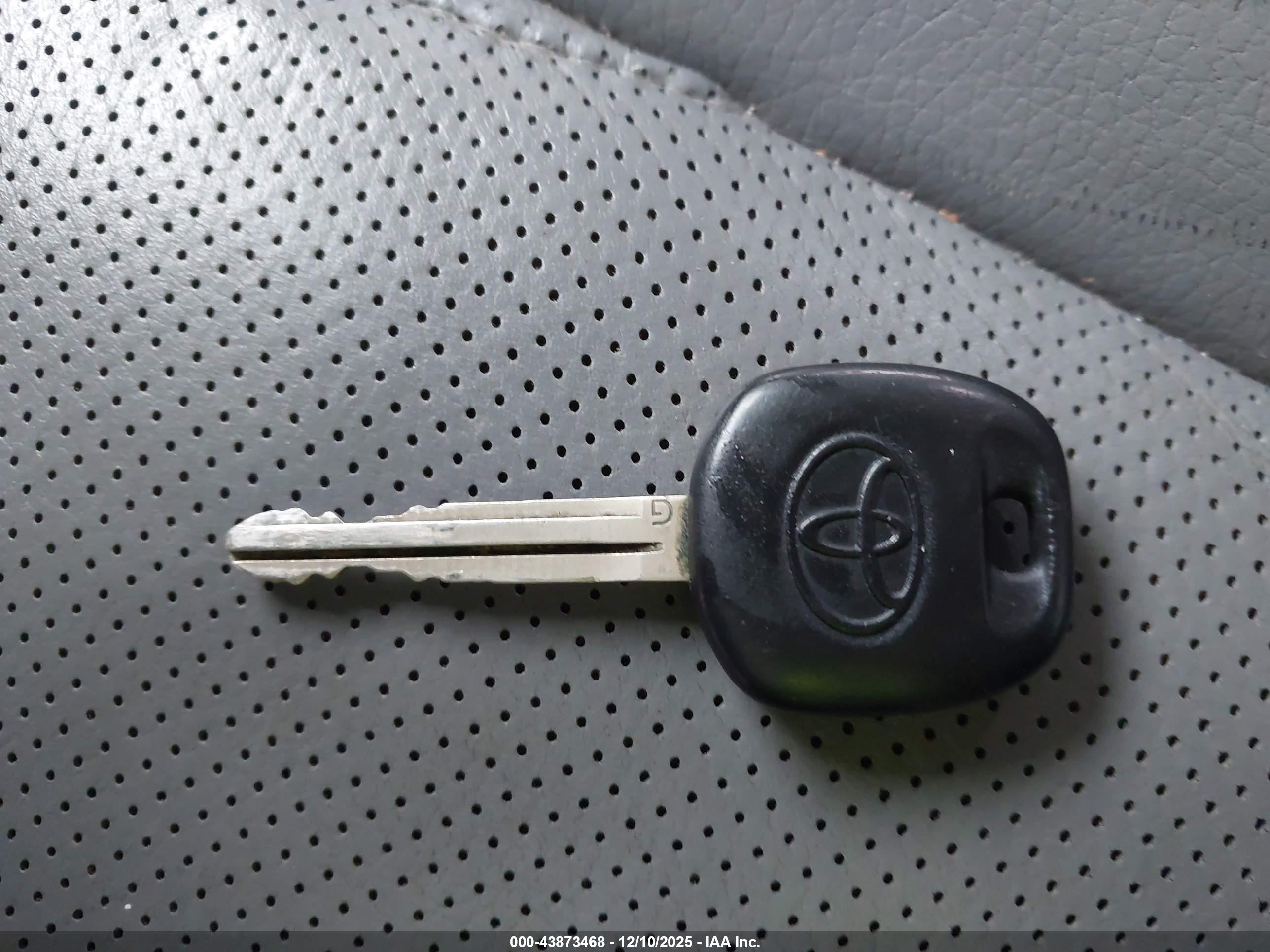 TOYOTA SEQUOIA image 11