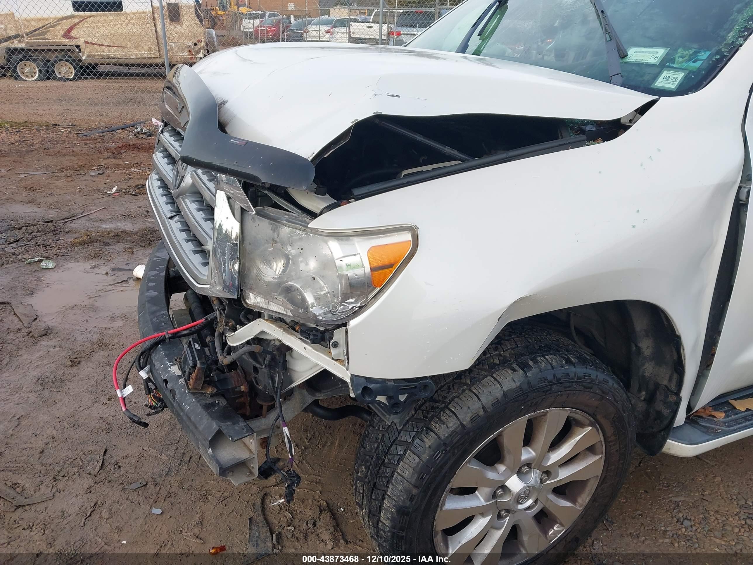 TOYOTA SEQUOIA image 6