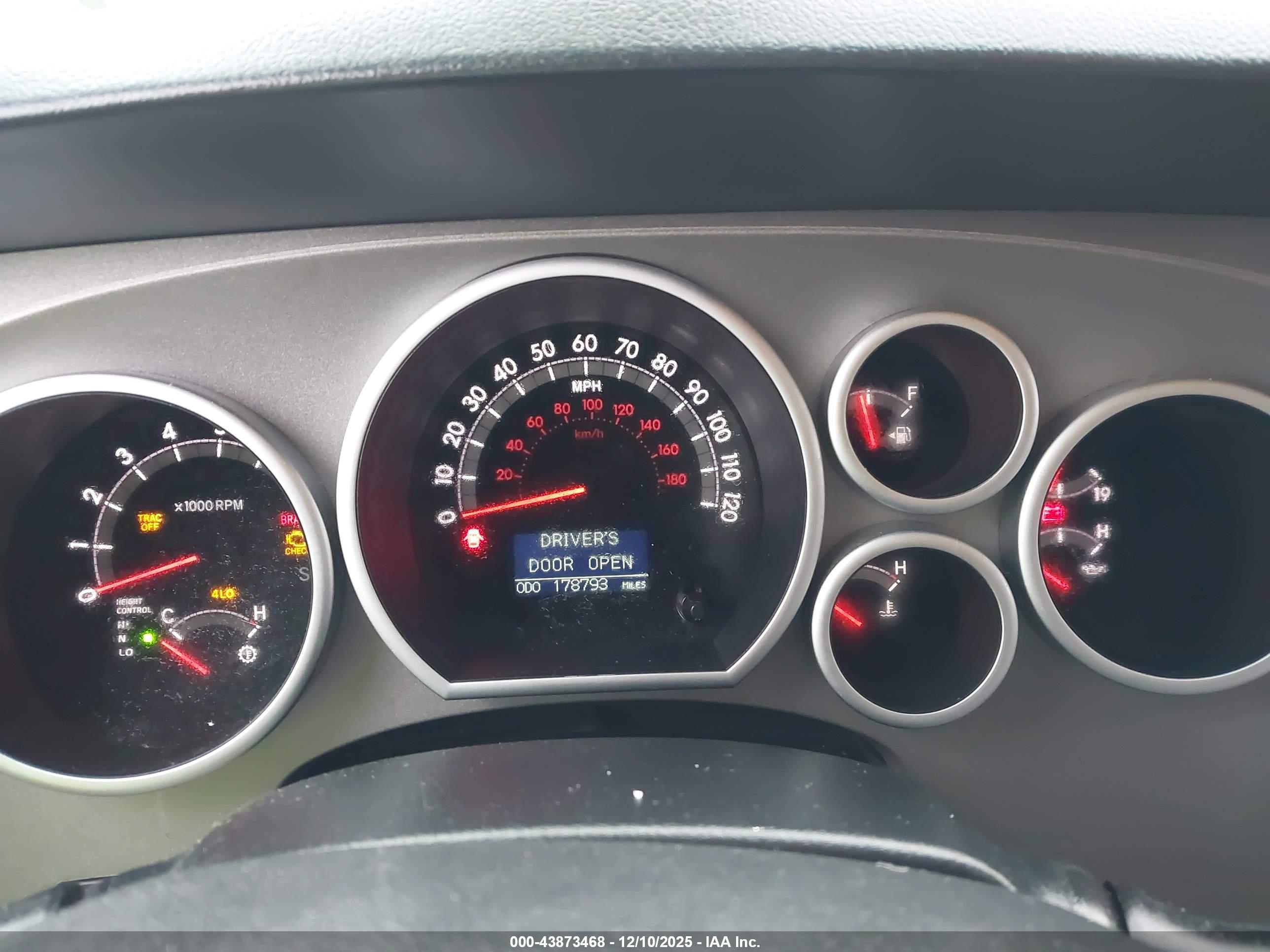 TOYOTA SEQUOIA image 7