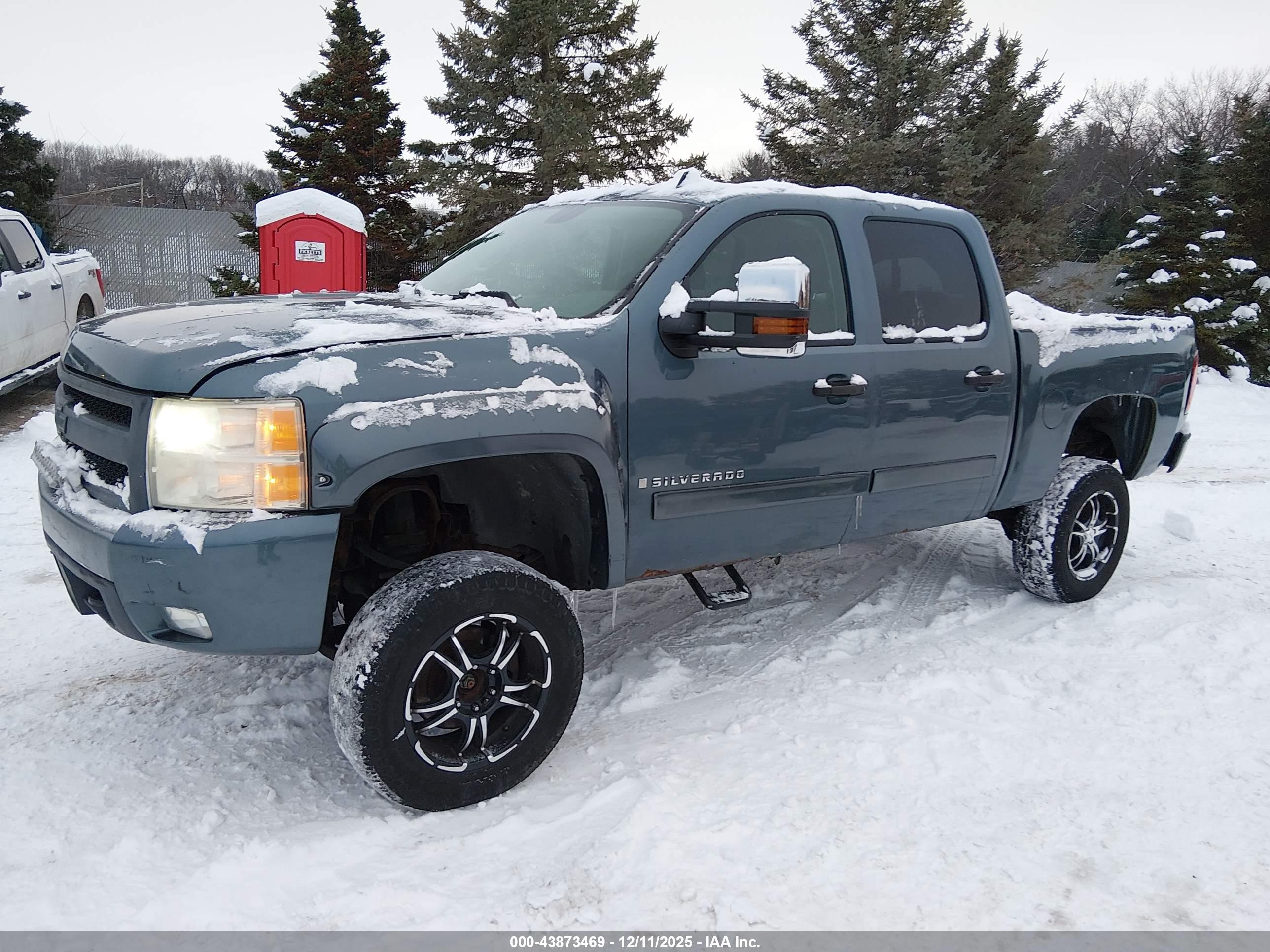 CHEVROLET SILVERADO image 2