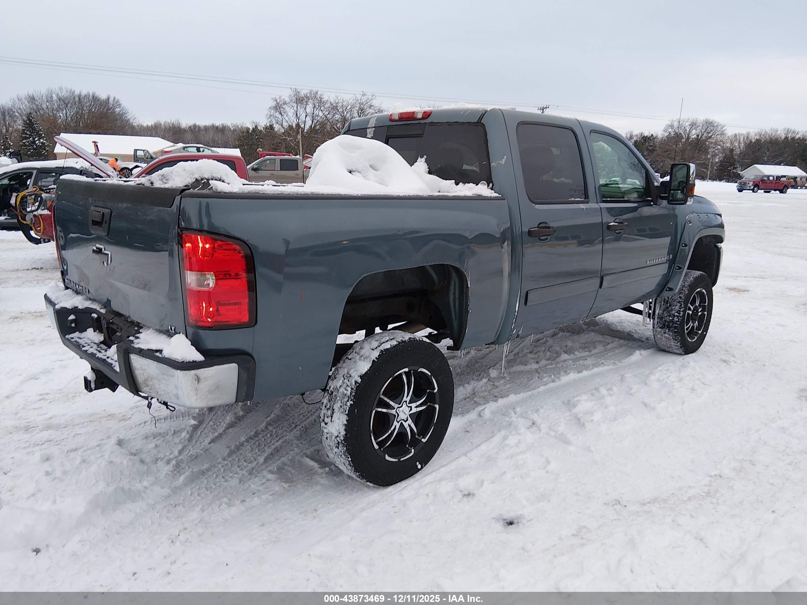CHEVROLET SILVERADO image 4