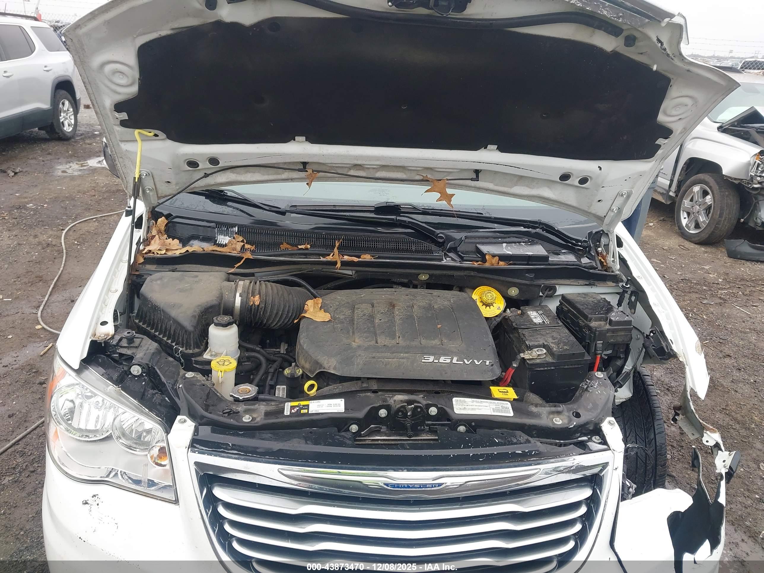 CHRYSLER TOWN image 10