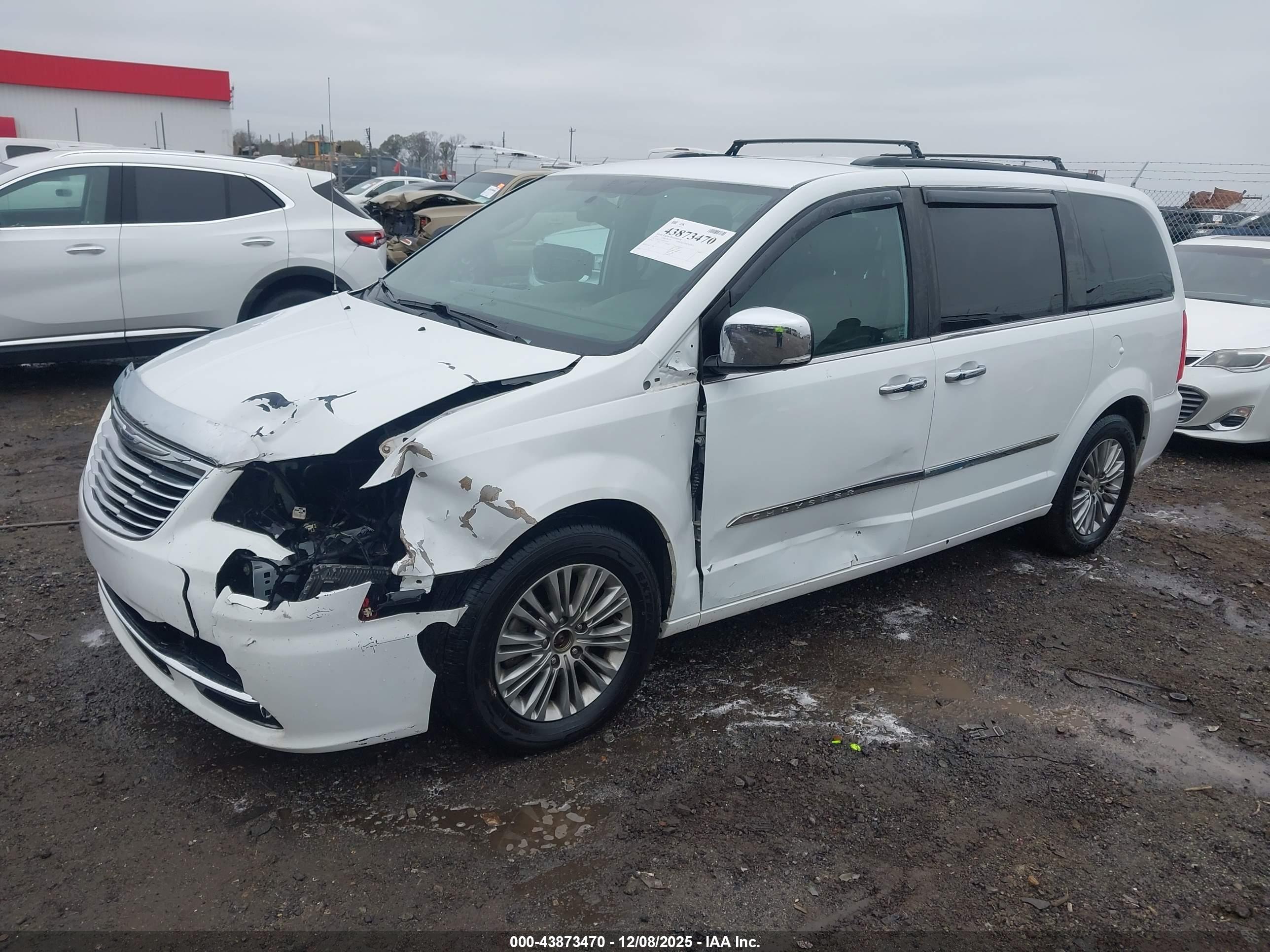 CHRYSLER TOWN image 2