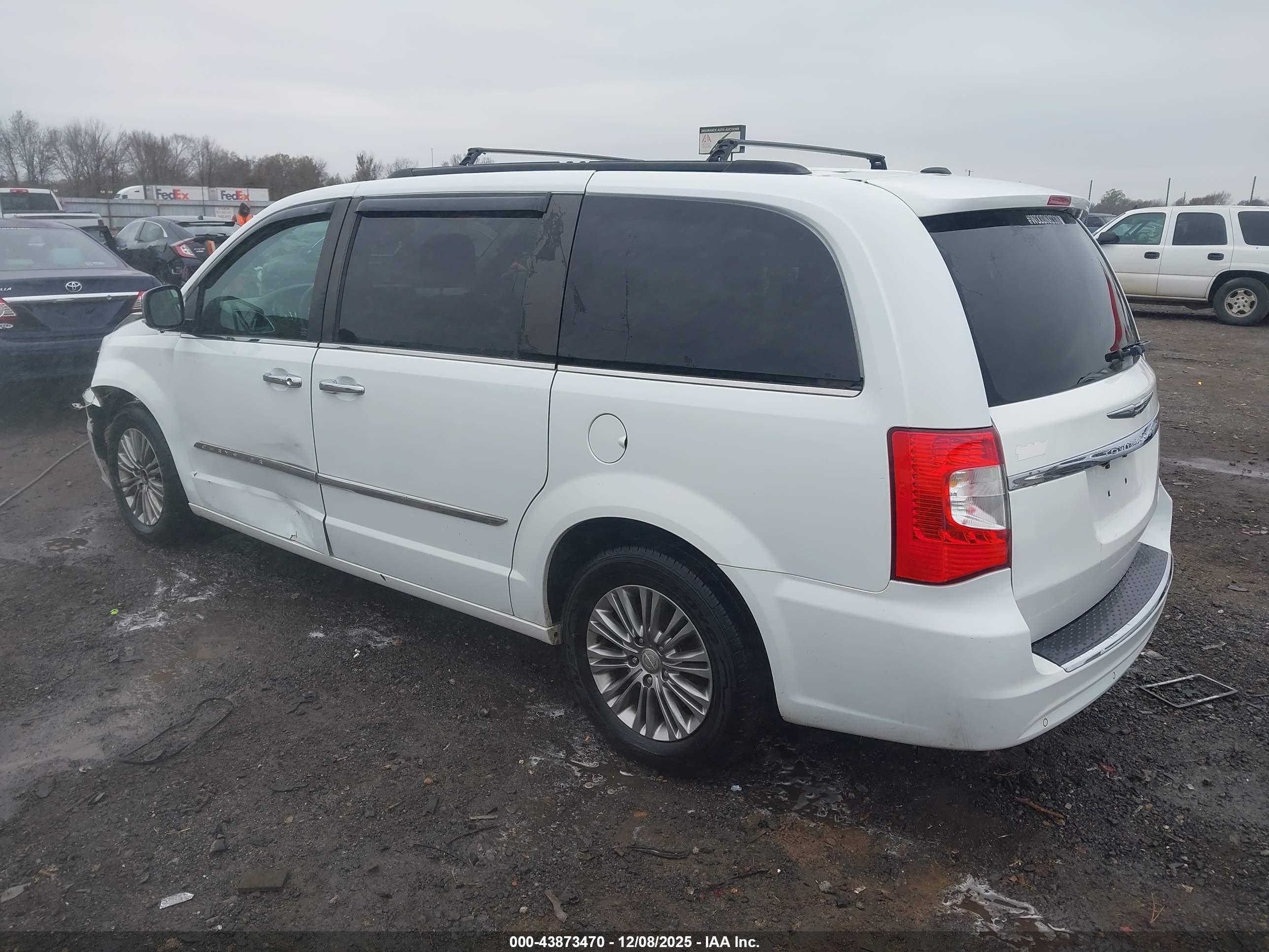 CHRYSLER TOWN image 3