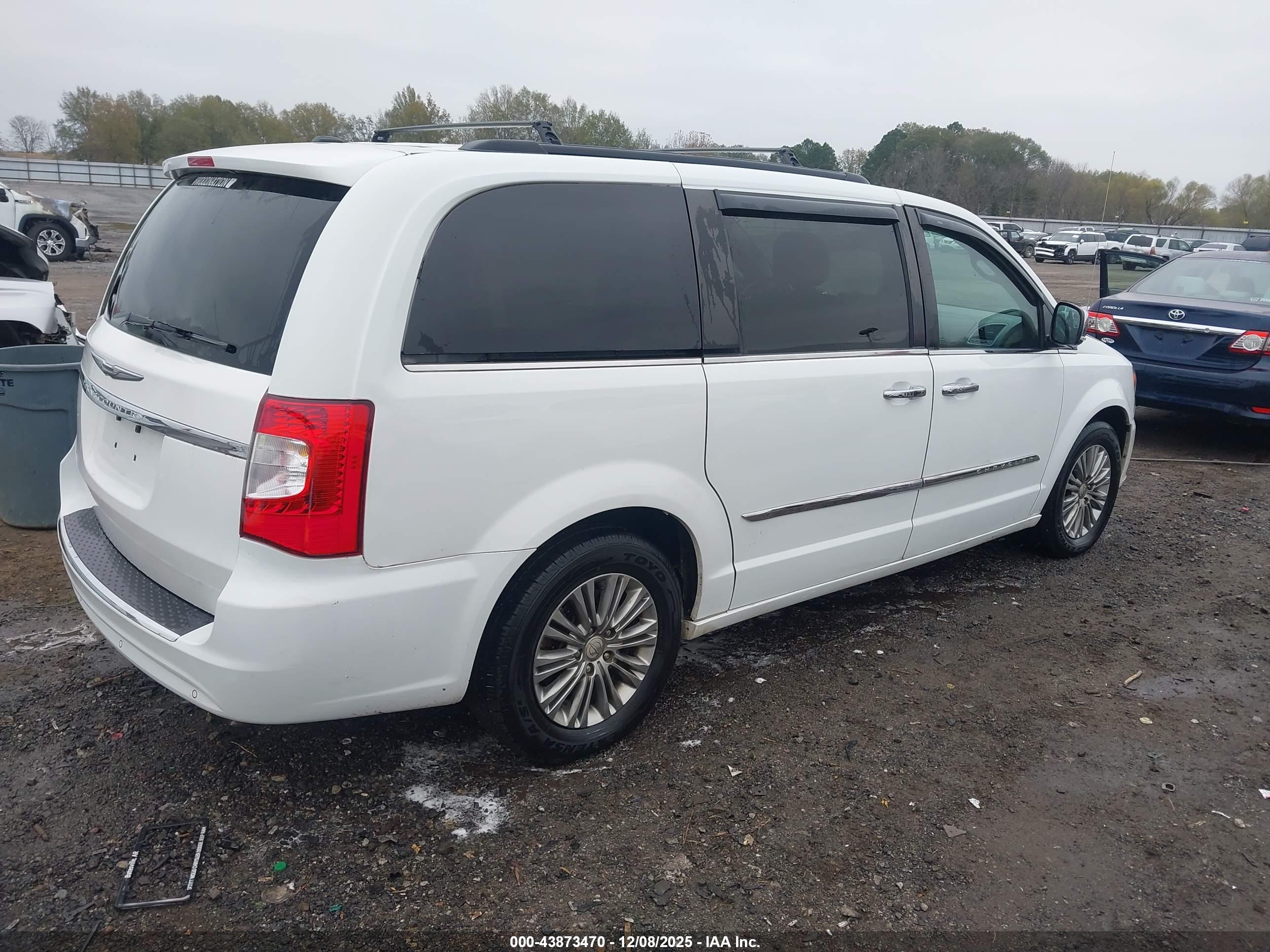 CHRYSLER TOWN image 4