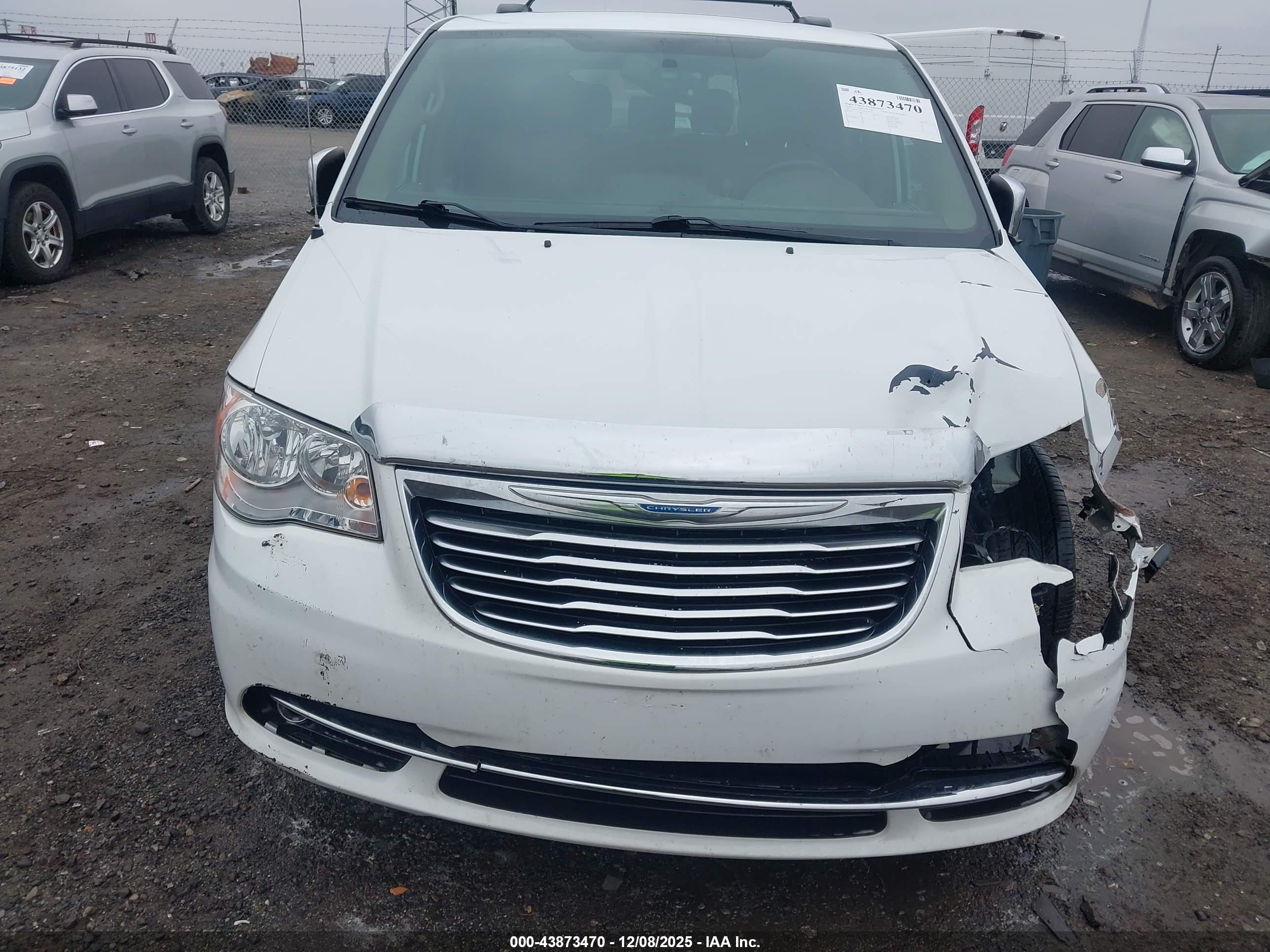 CHRYSLER TOWN image 6