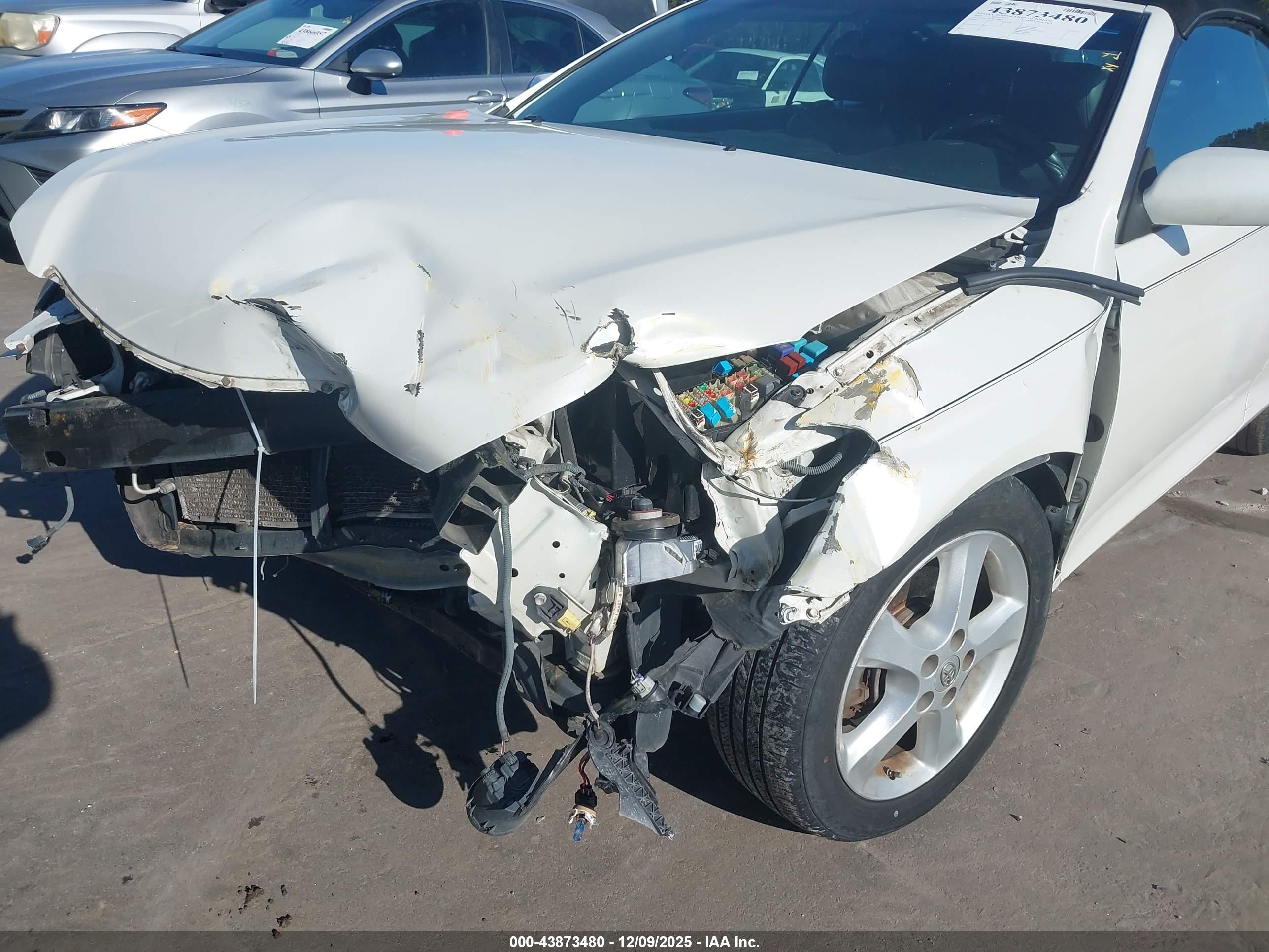 TOYOTA CAMRY image 6