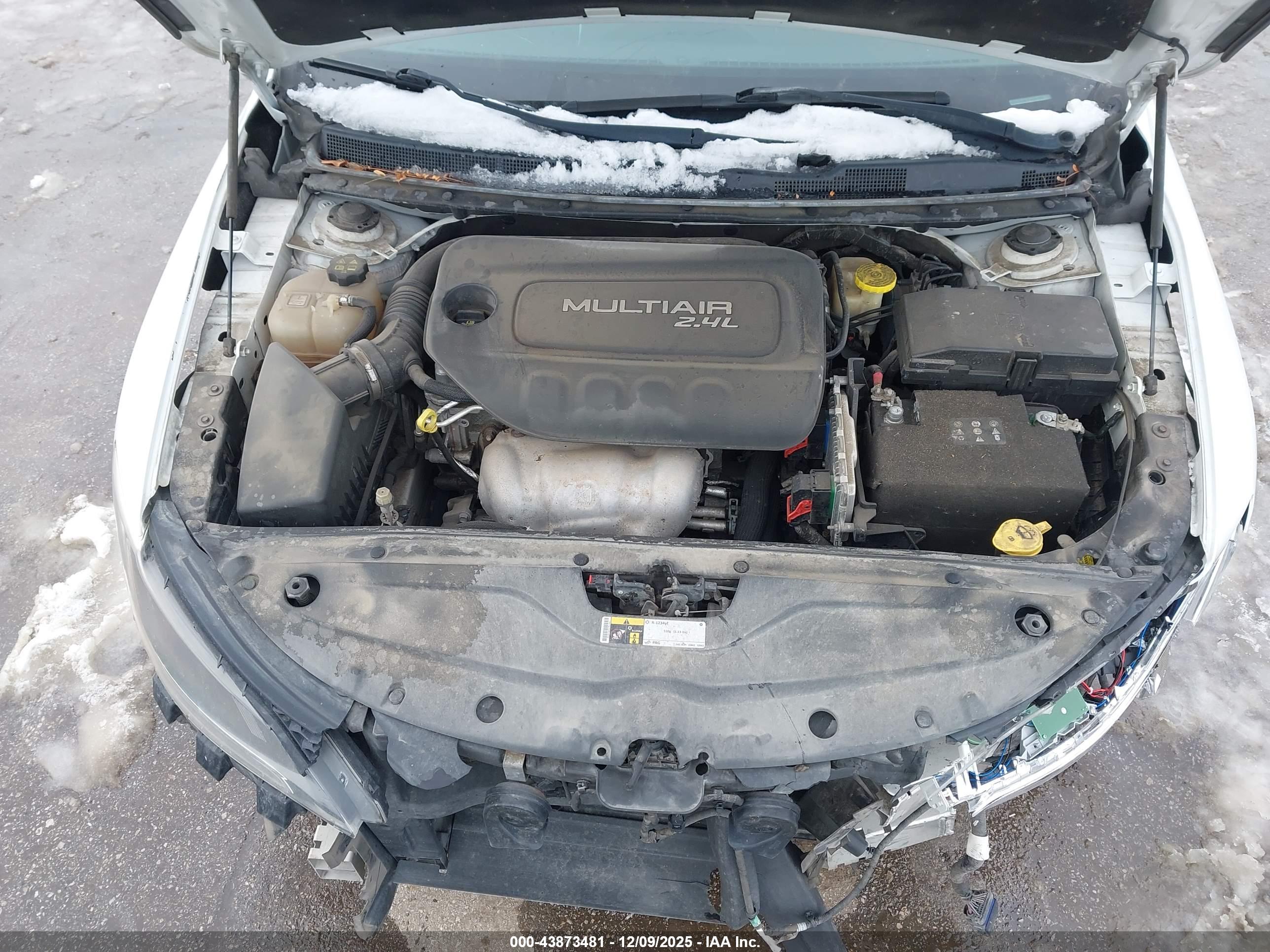 CHRYSLER 200 image 10