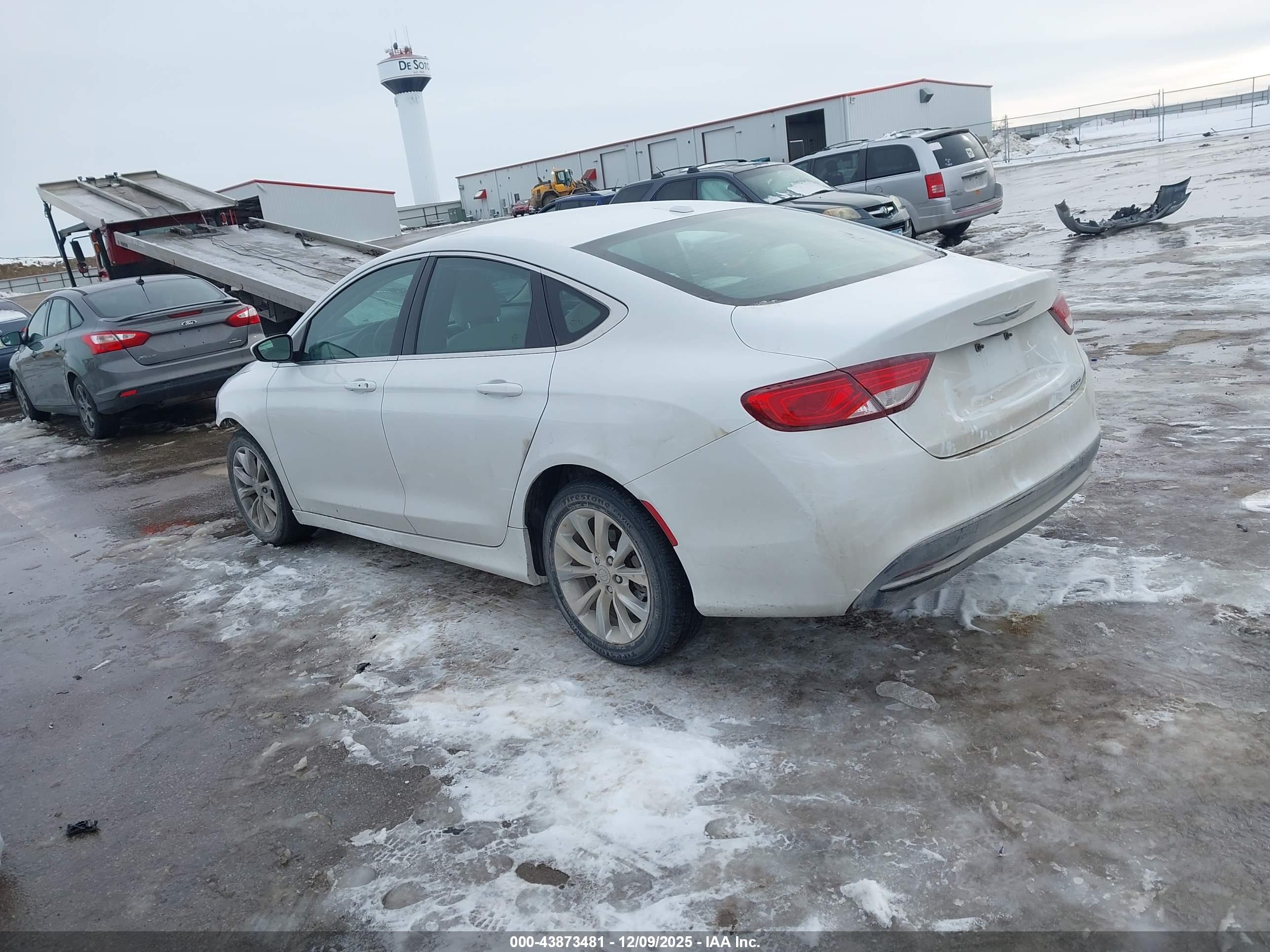 CHRYSLER 200 image 3
