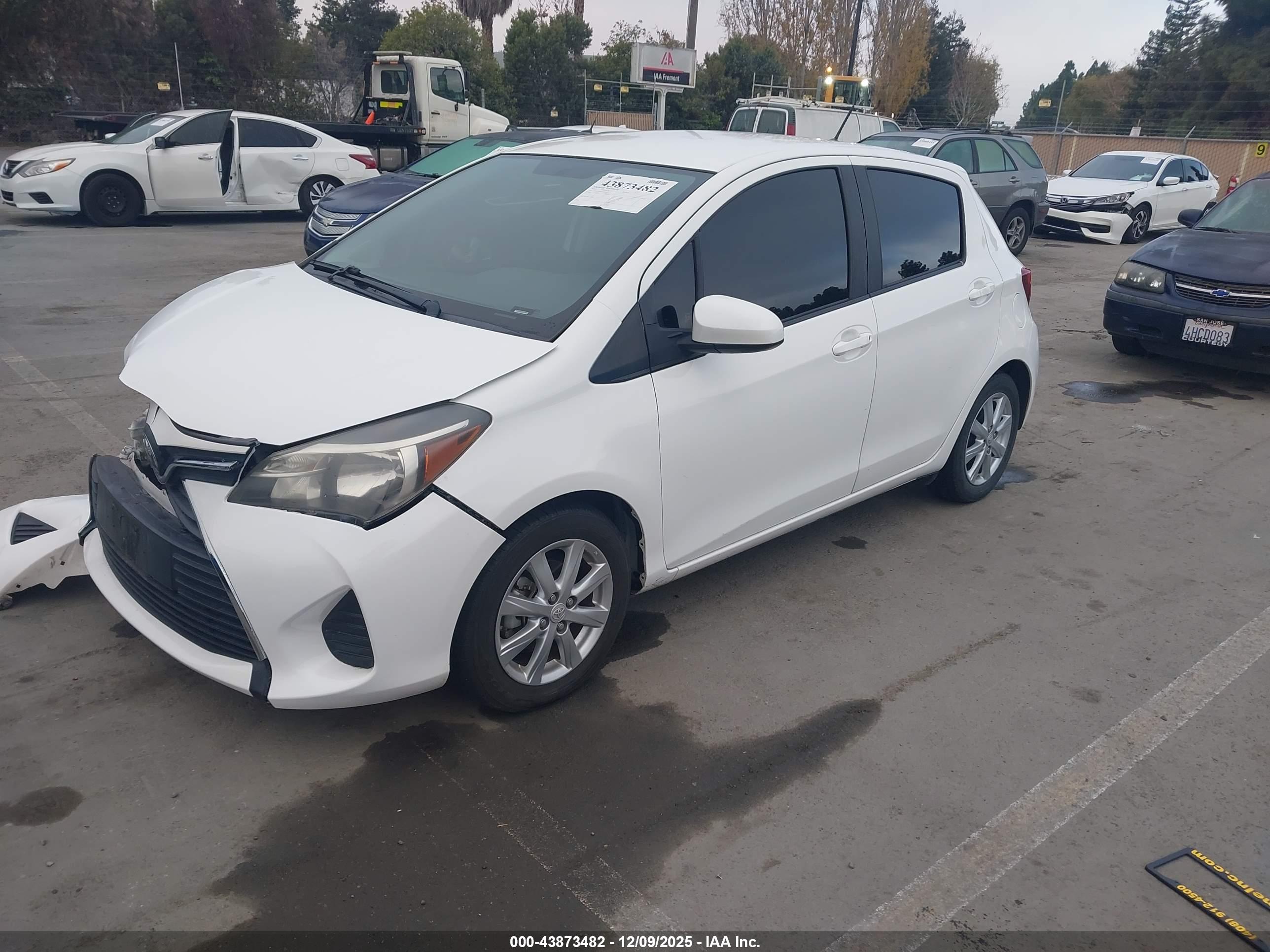 TOYOTA YARIS image 2