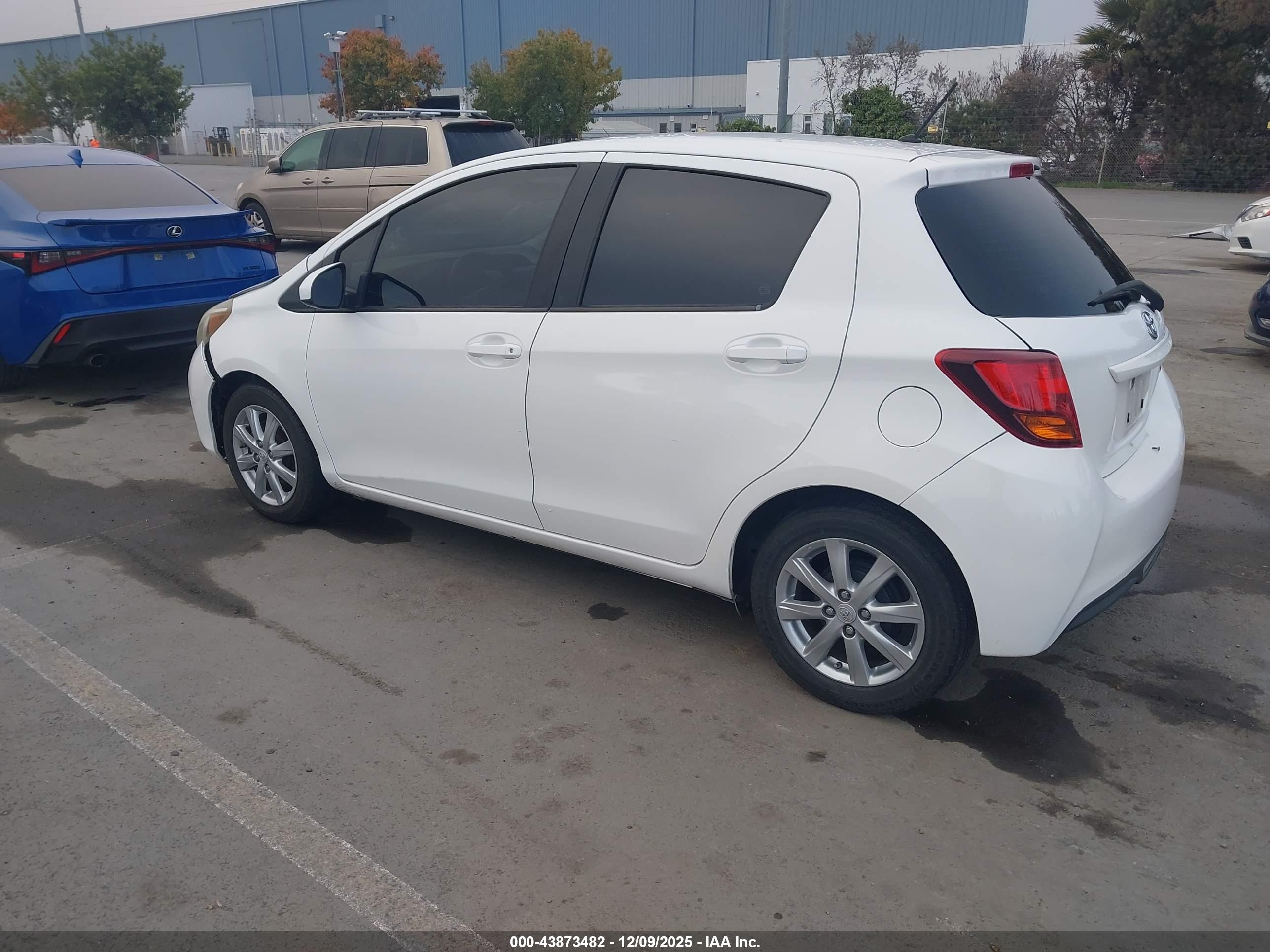 TOYOTA YARIS image 3