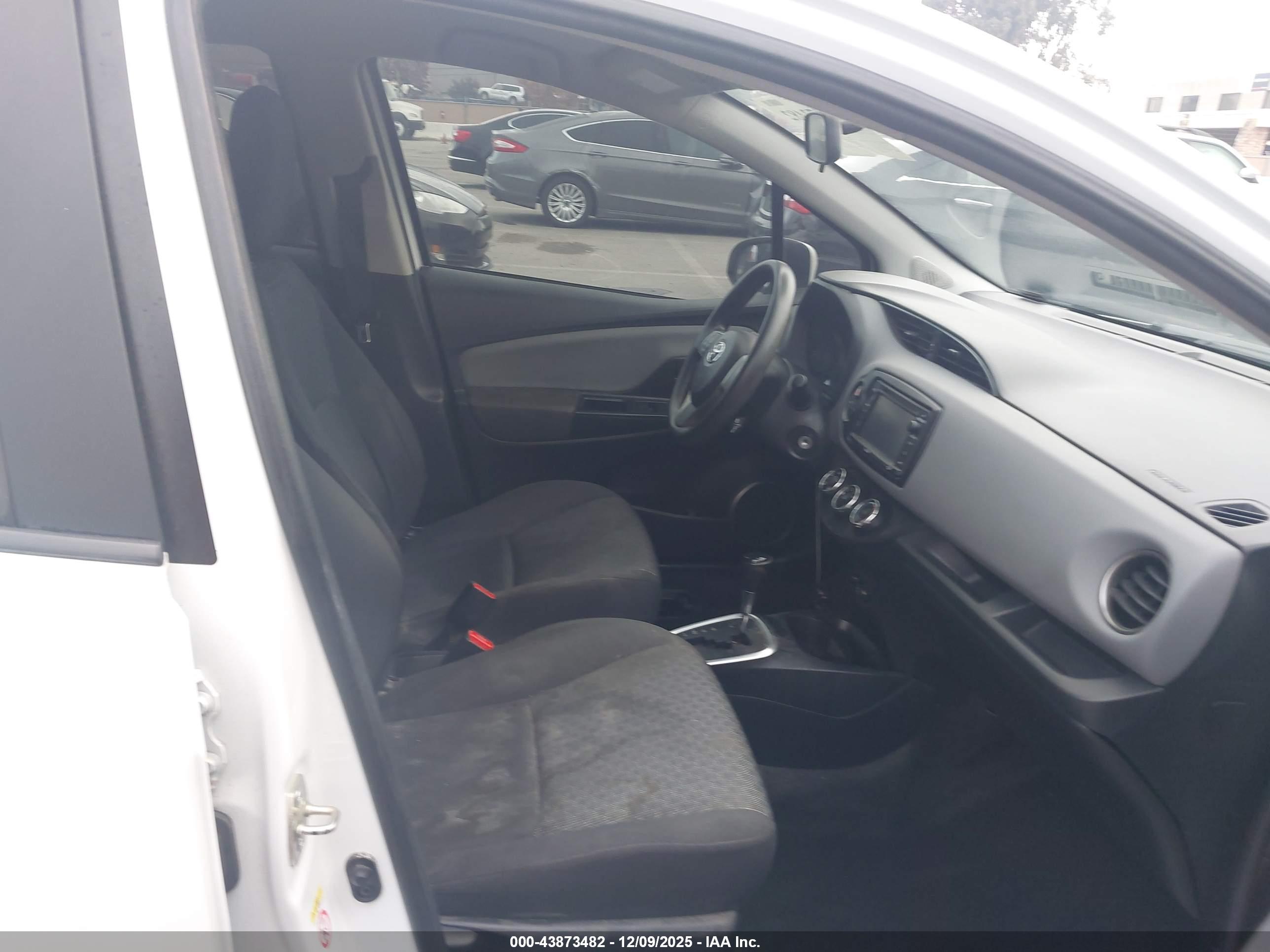 TOYOTA YARIS image 5