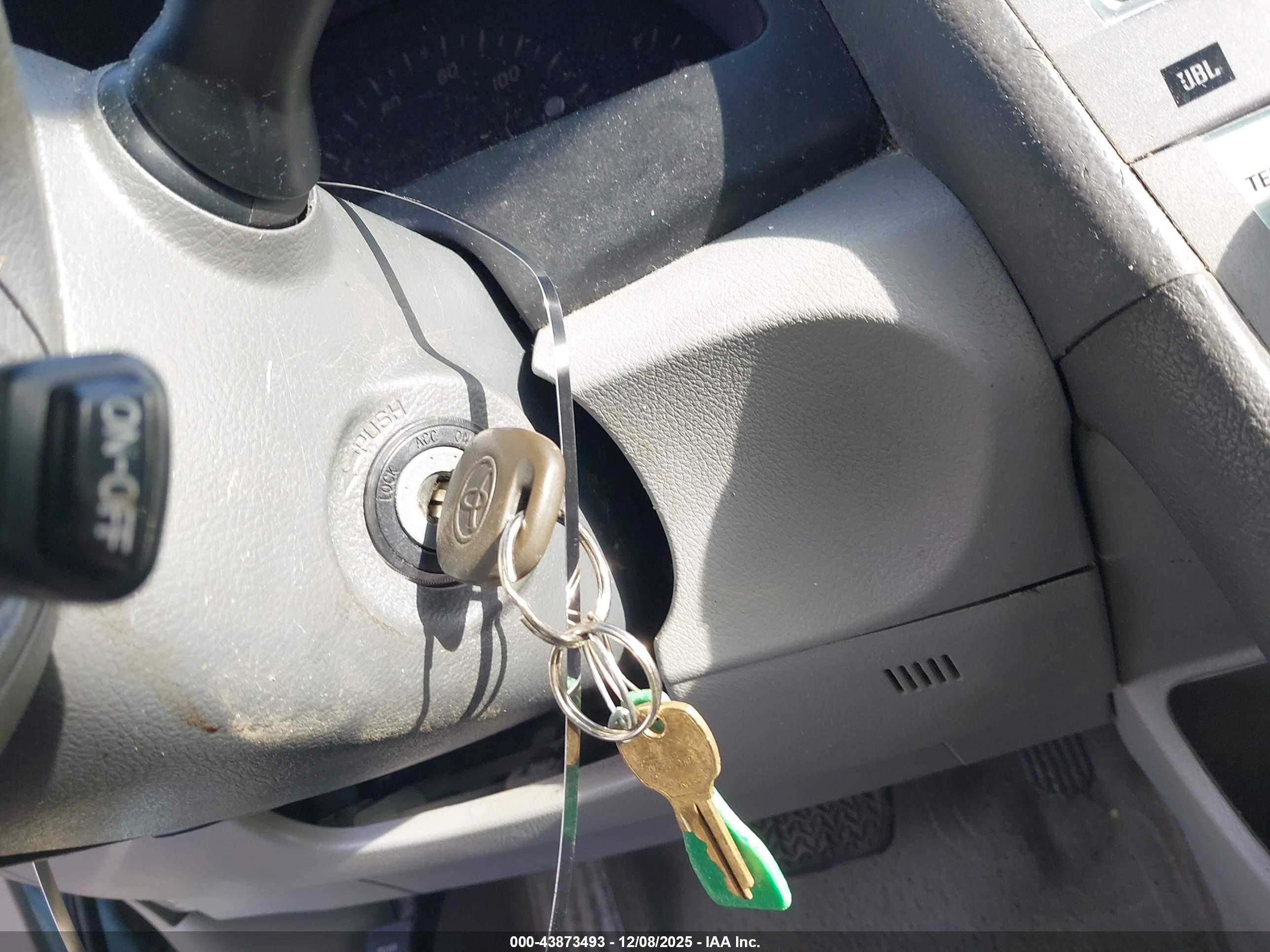 TOYOTA CAMRY image 11