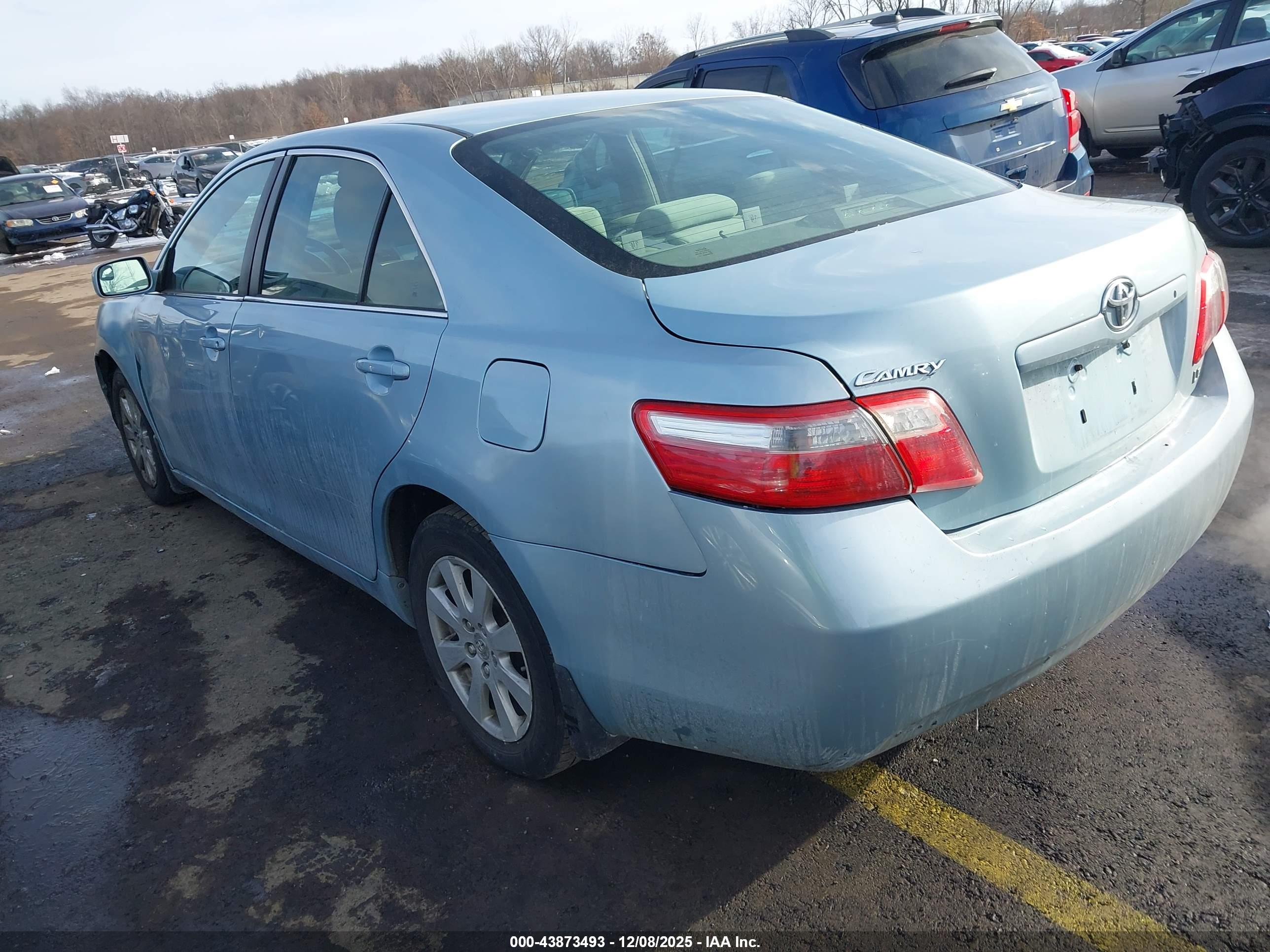 TOYOTA CAMRY image 3