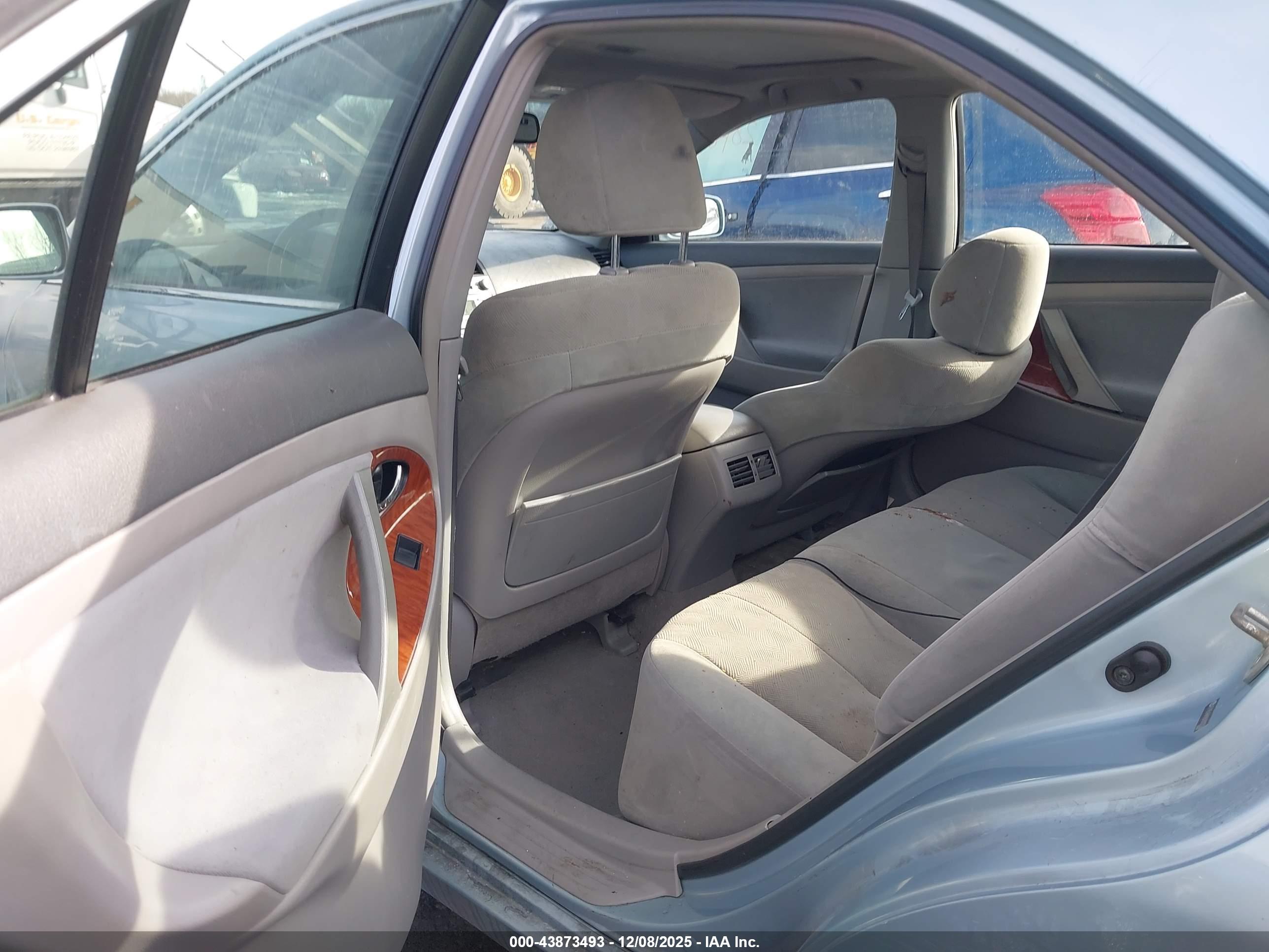 TOYOTA CAMRY image 8