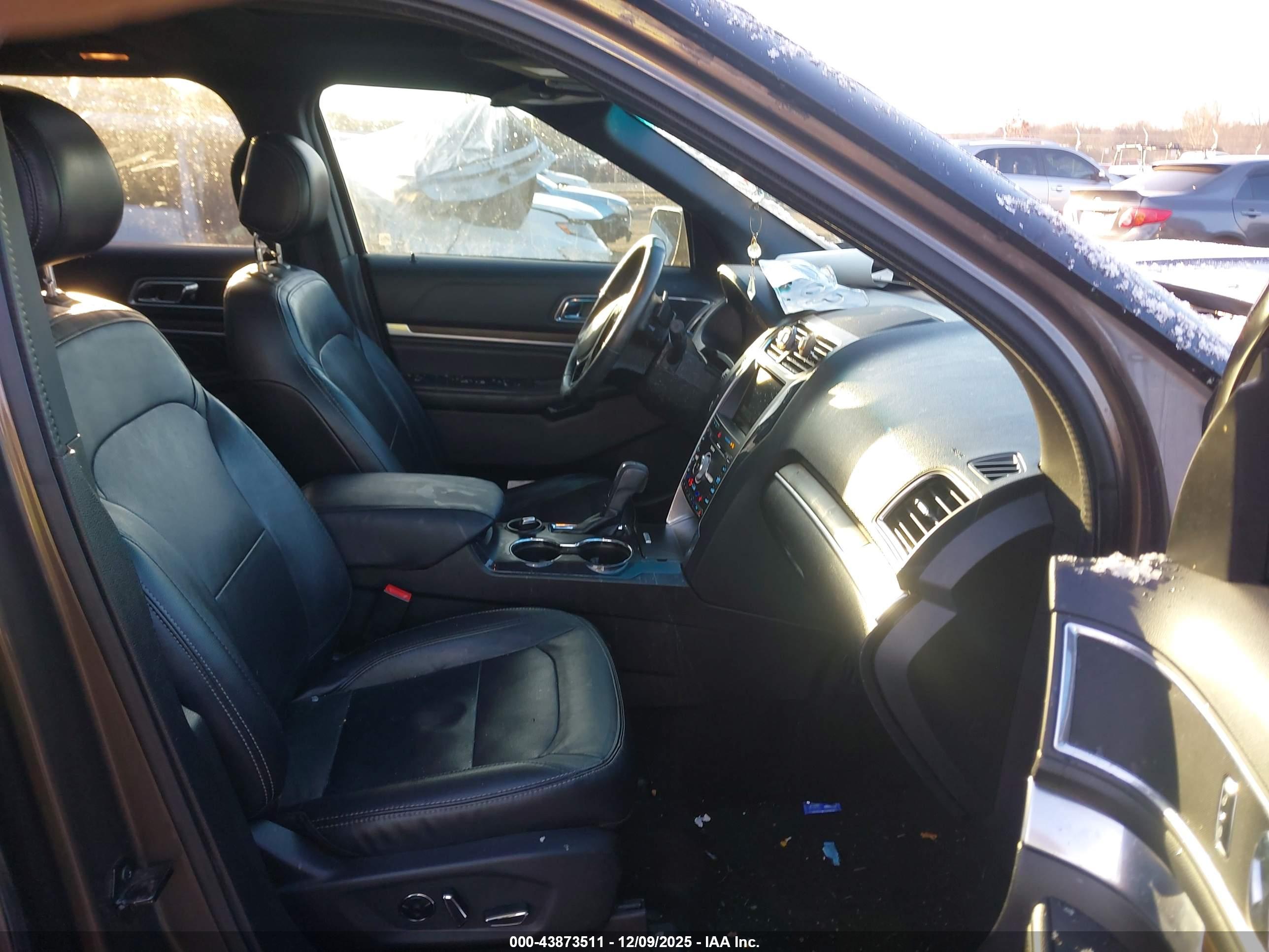 FORD EXPLORER image 5