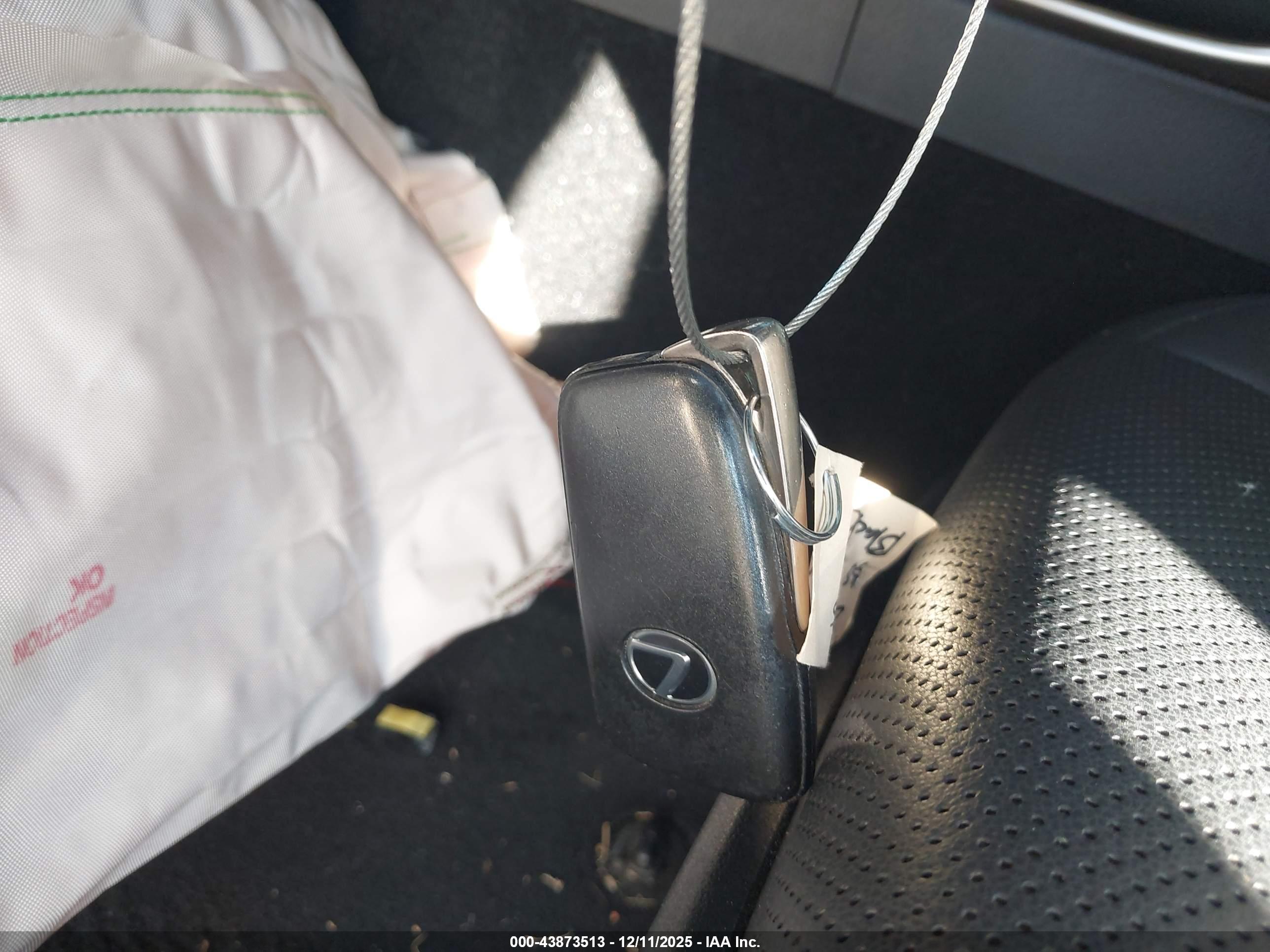 LEXUS IS image 11