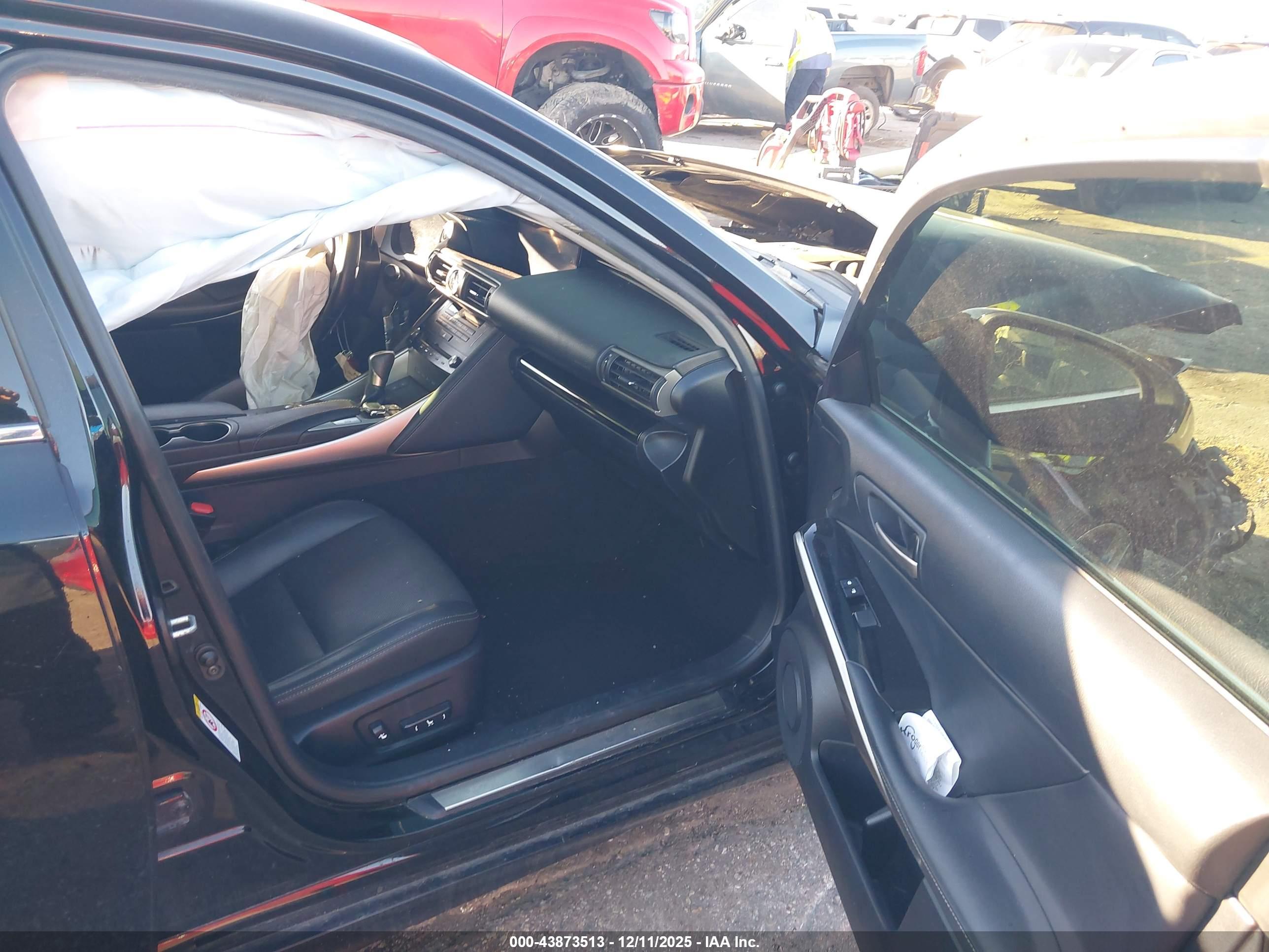 LEXUS IS image 5