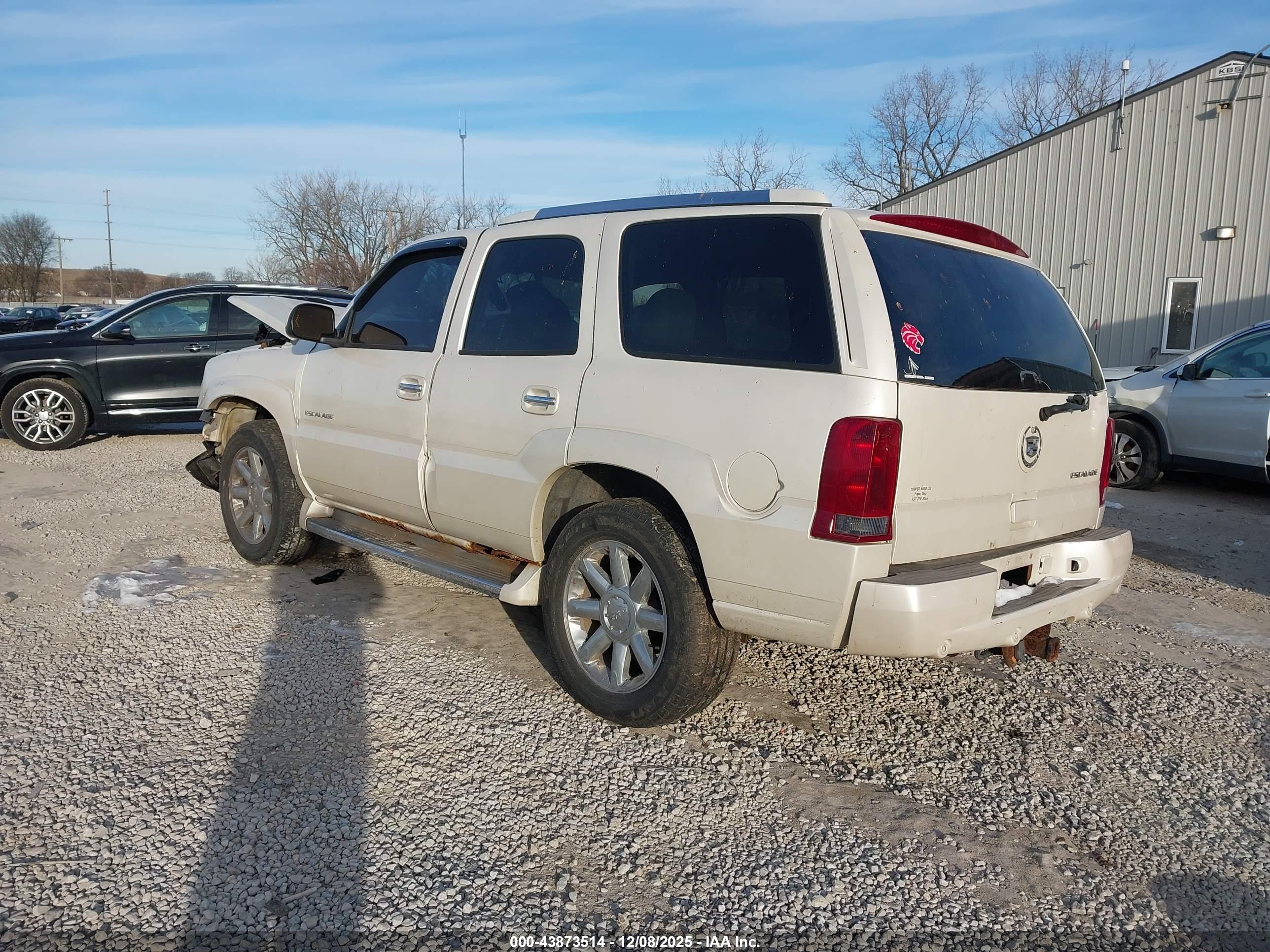 CADILLAC ESCALADE image 3
