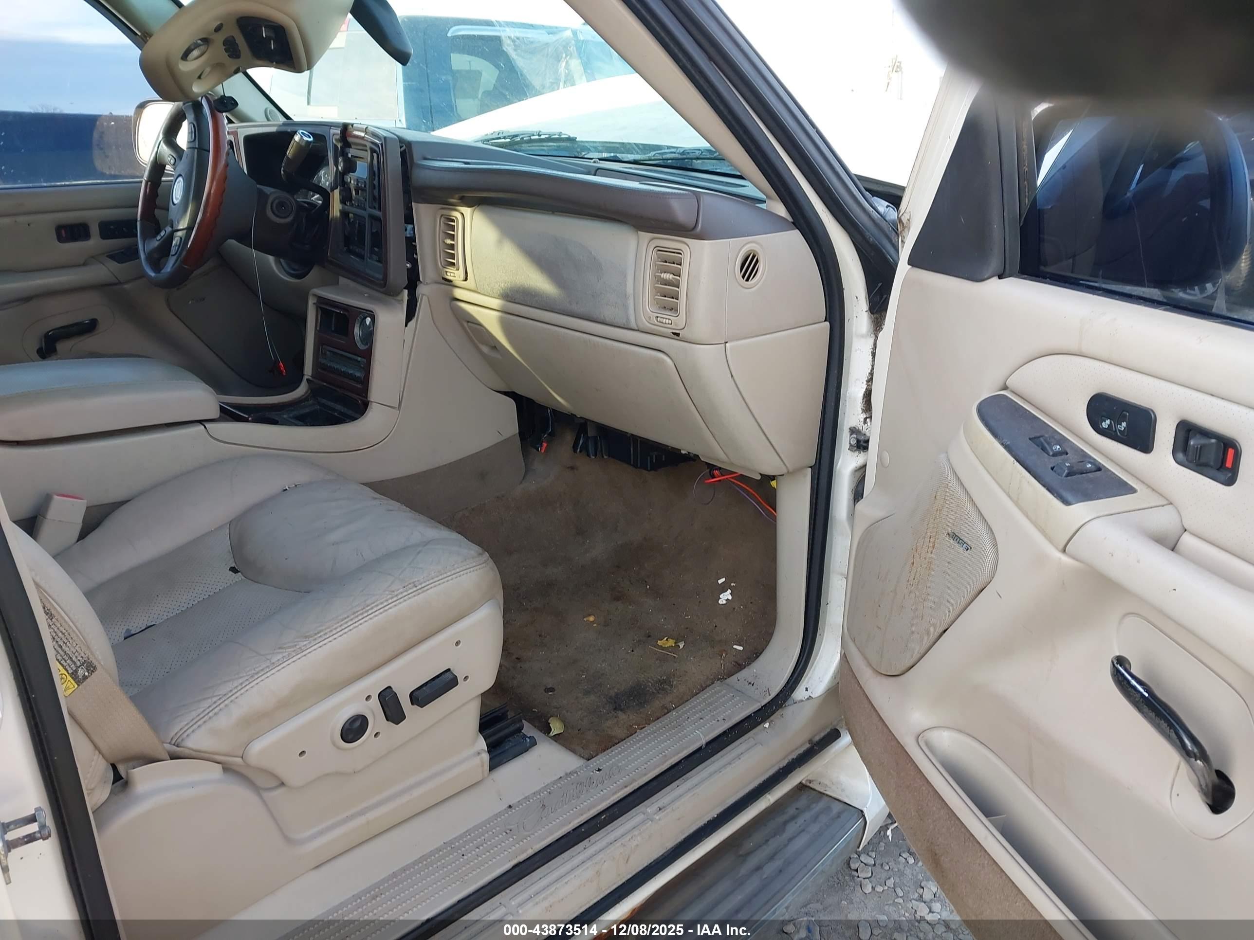CADILLAC ESCALADE image 5