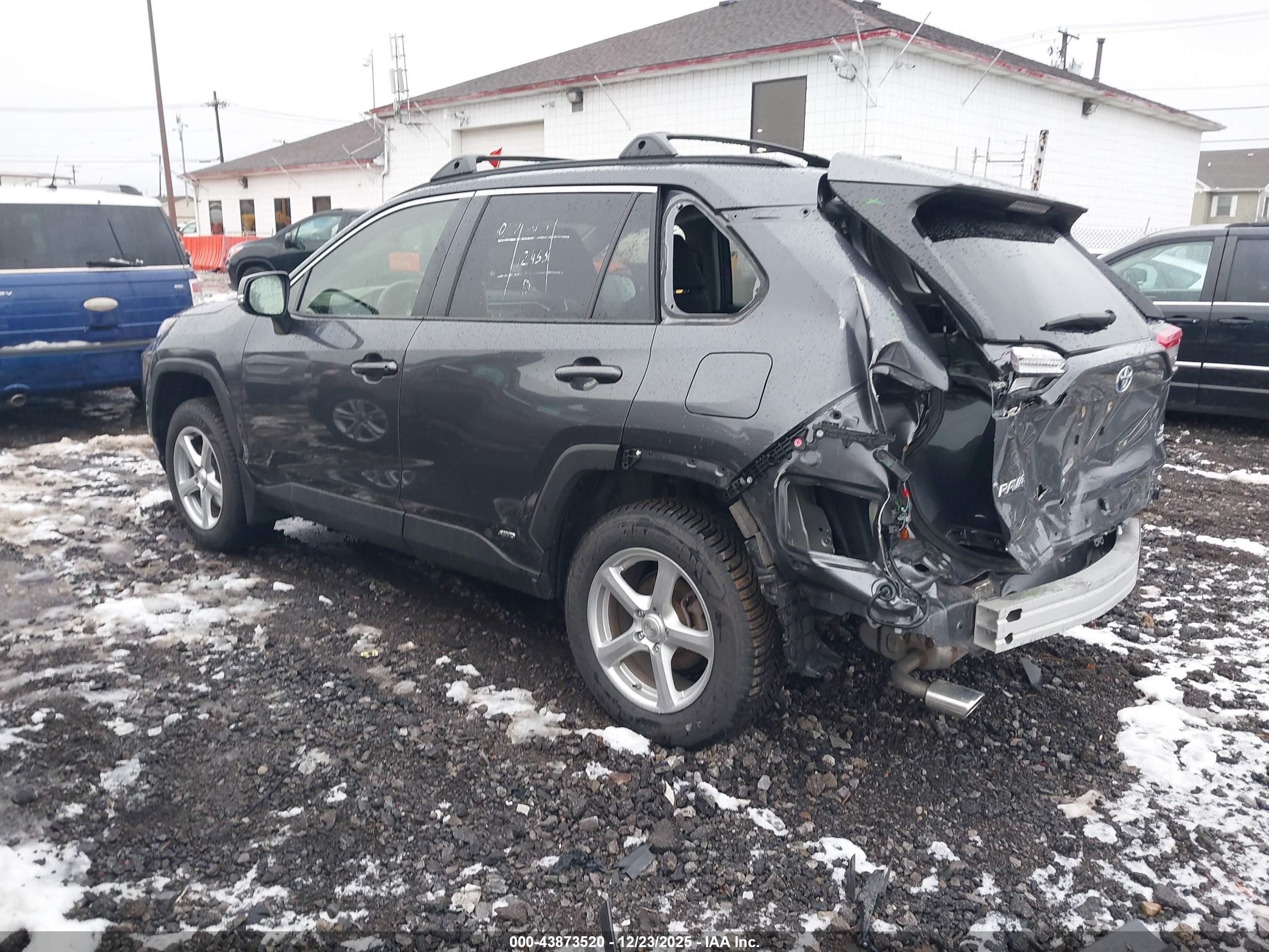 TOYOTA RAV4 image 3