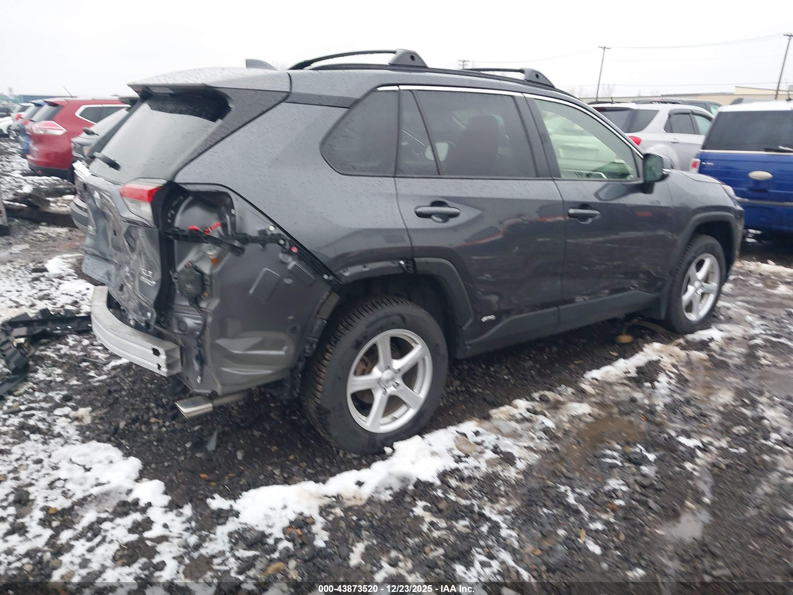 TOYOTA RAV4 image 4