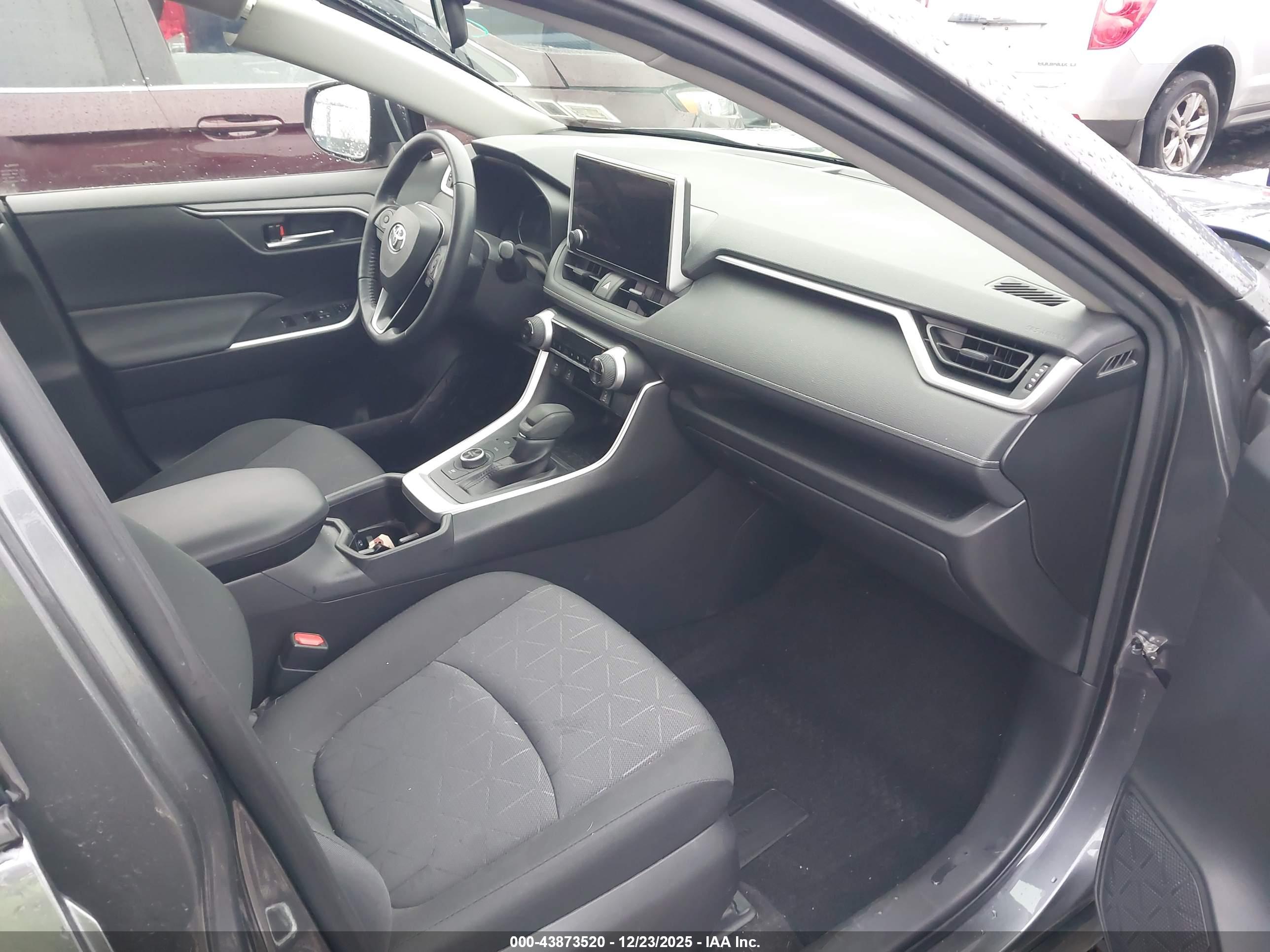TOYOTA RAV4 image 5