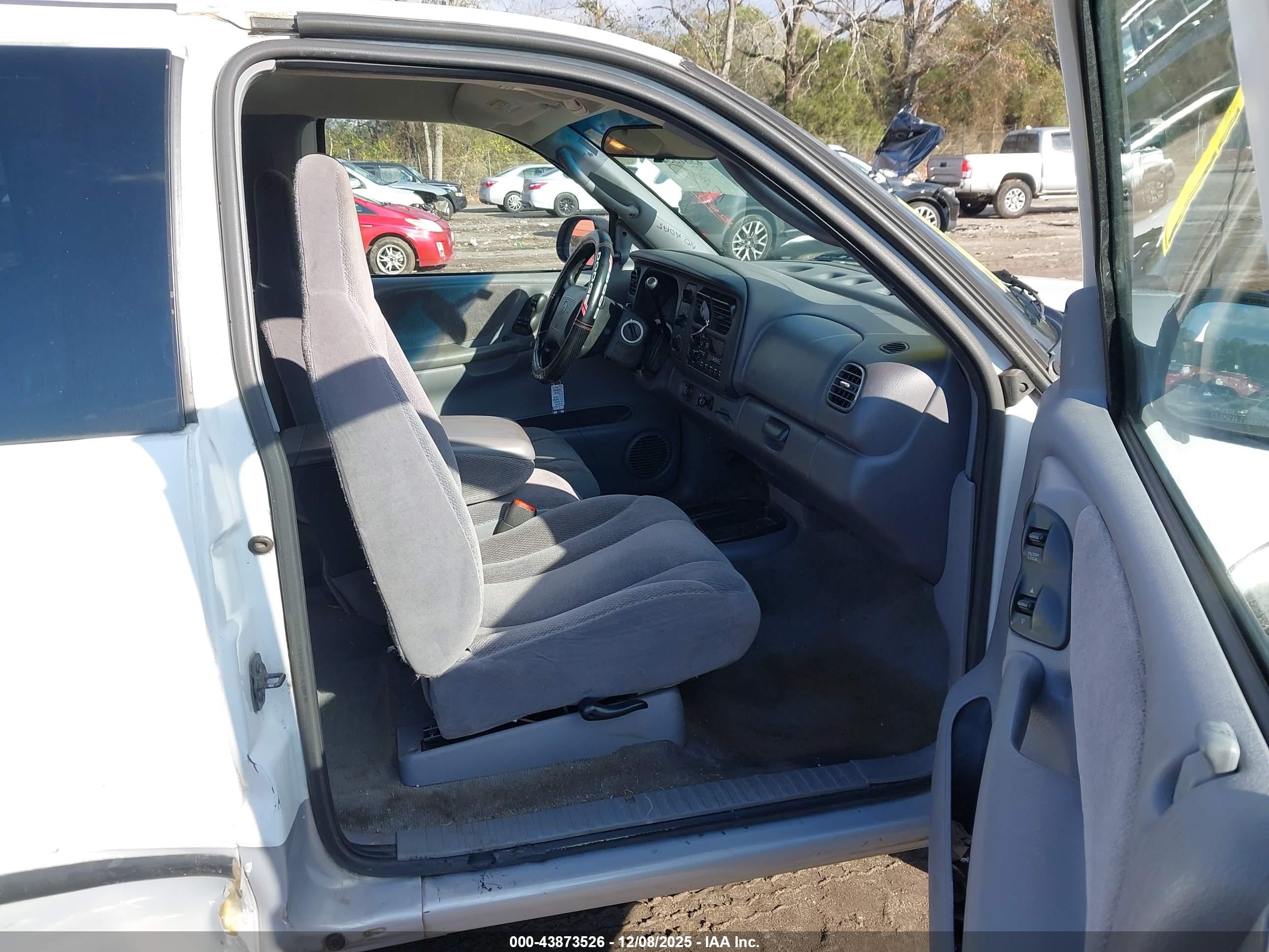 DODGE DAKOTA image 5