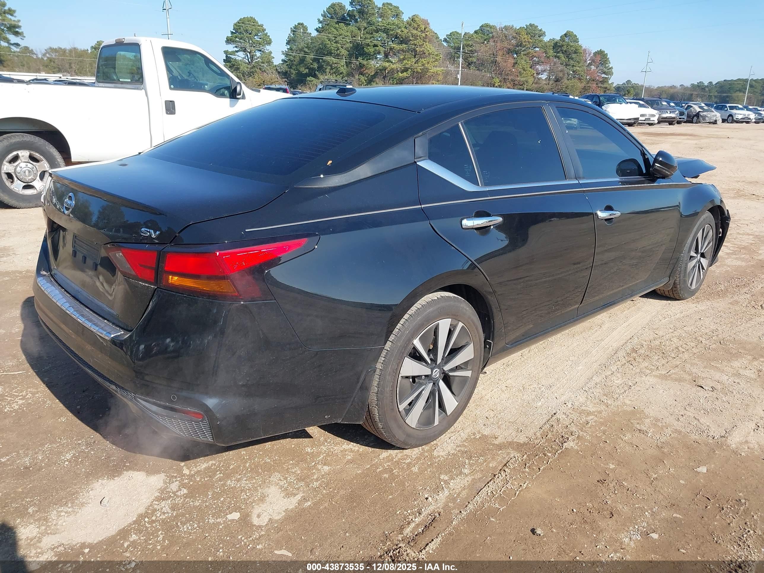 NISSAN ALTIMA image 4