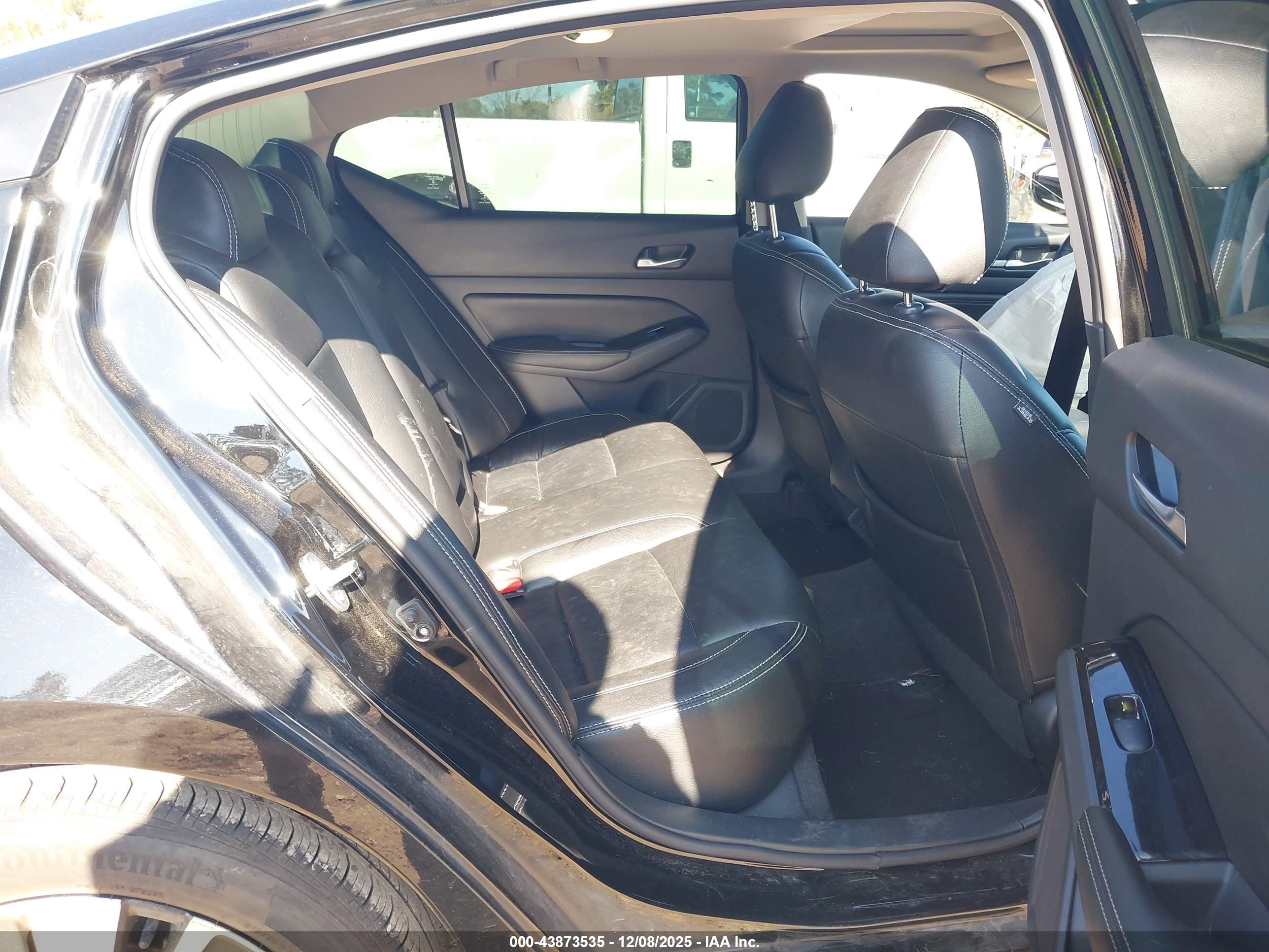 NISSAN ALTIMA image 8