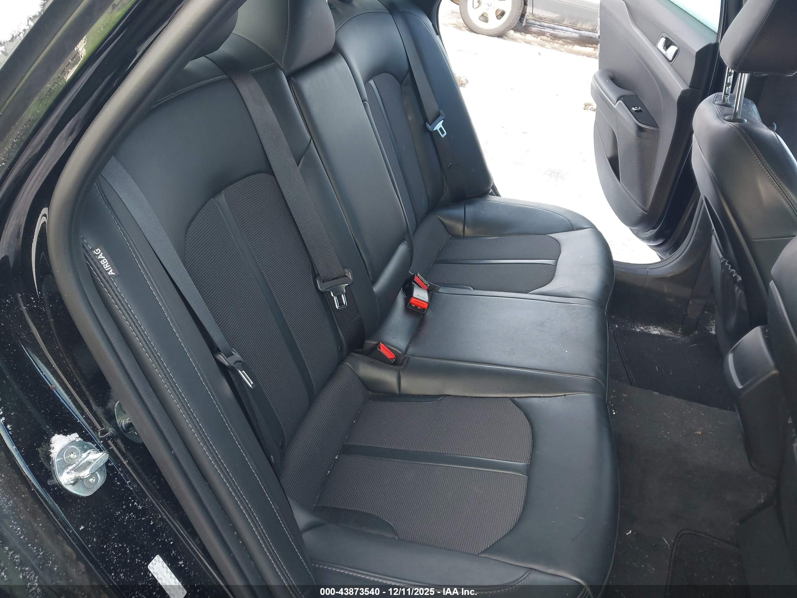 KIA K5 image 8